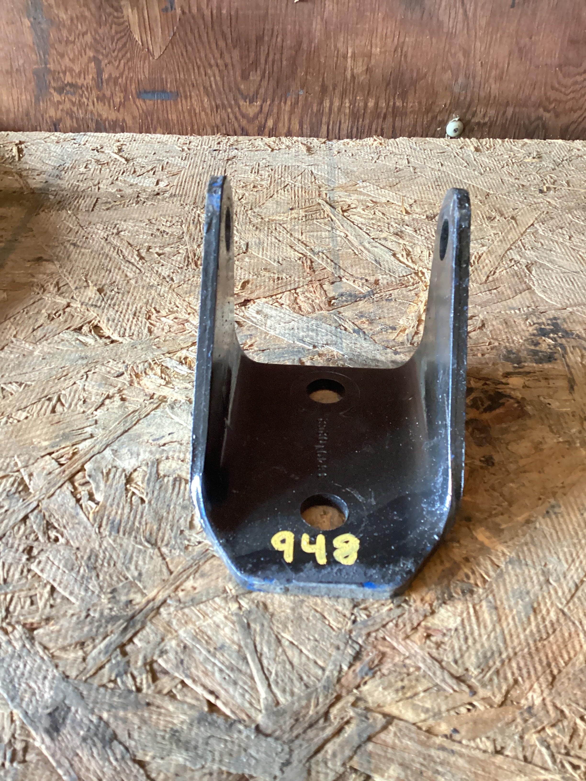 USED | UPPER SHOCK BRACKET INTERNATIONAL | SKU948