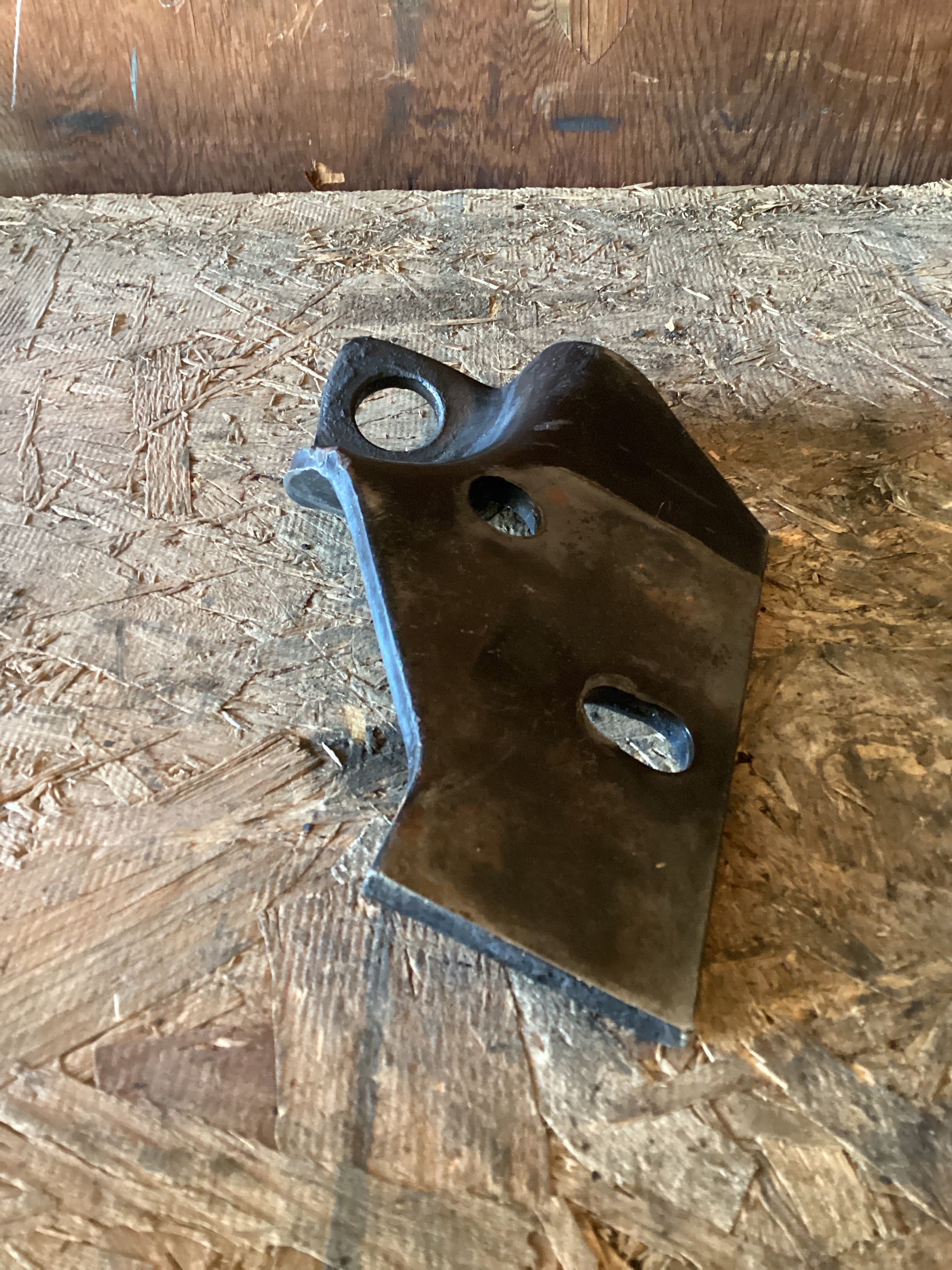 USED | FRONT SUSPENSION SHOCK ABSORBER BRACKET INTERNATIONAL | SKU1,048