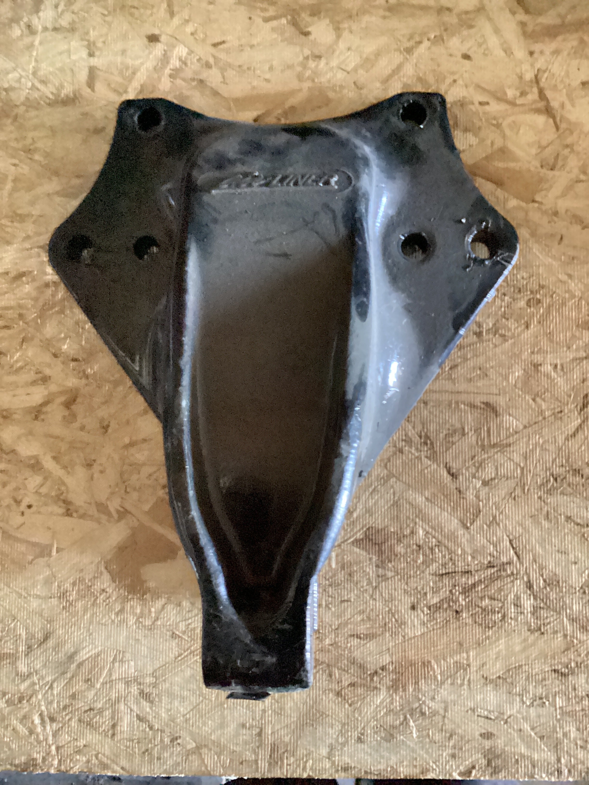 USED| LEAF SPRING HANGER CASCADIA | SKU778