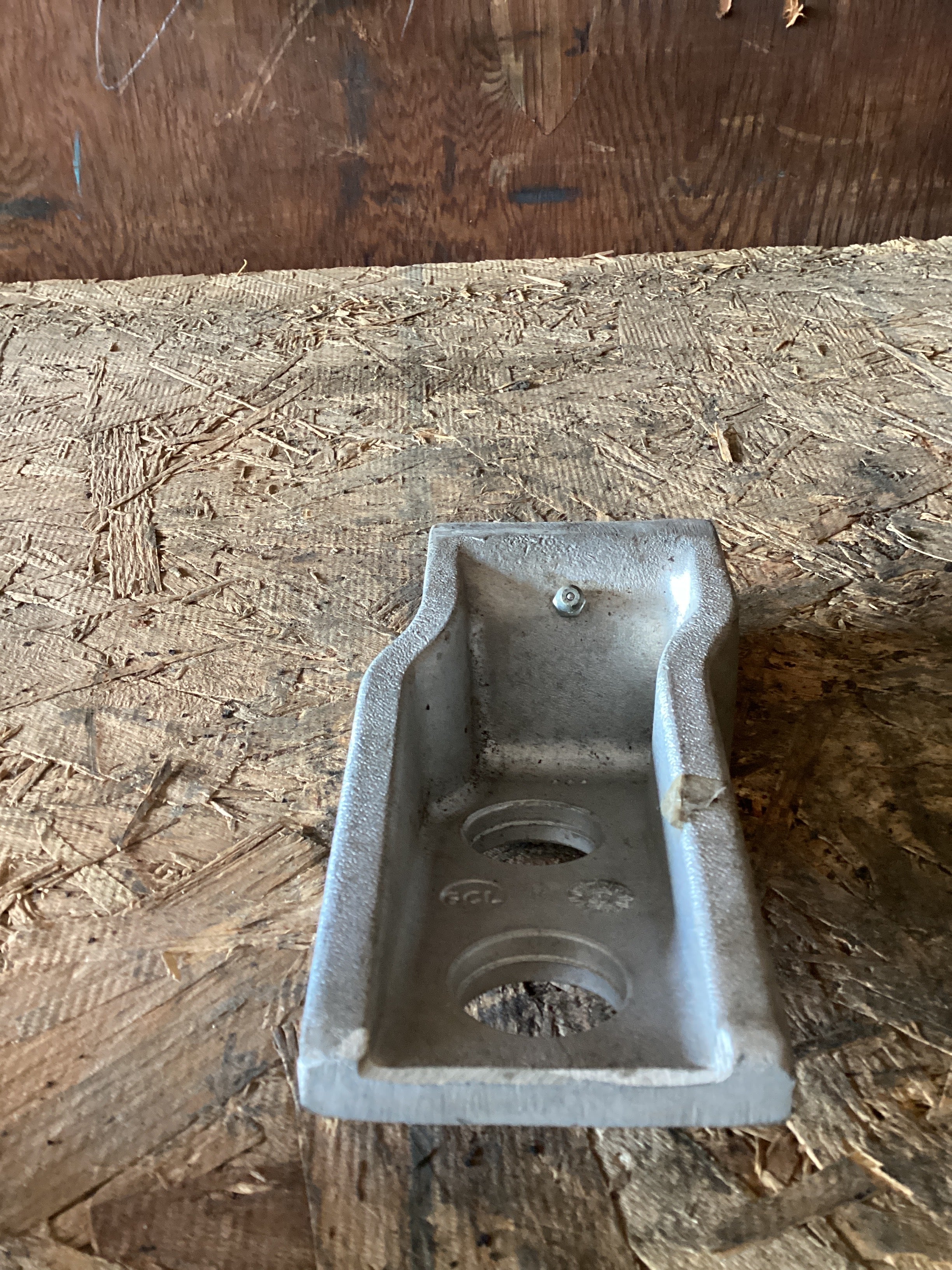 USED | HOOD HINGE BRACKET RHS KENWORTH | SKU1,022