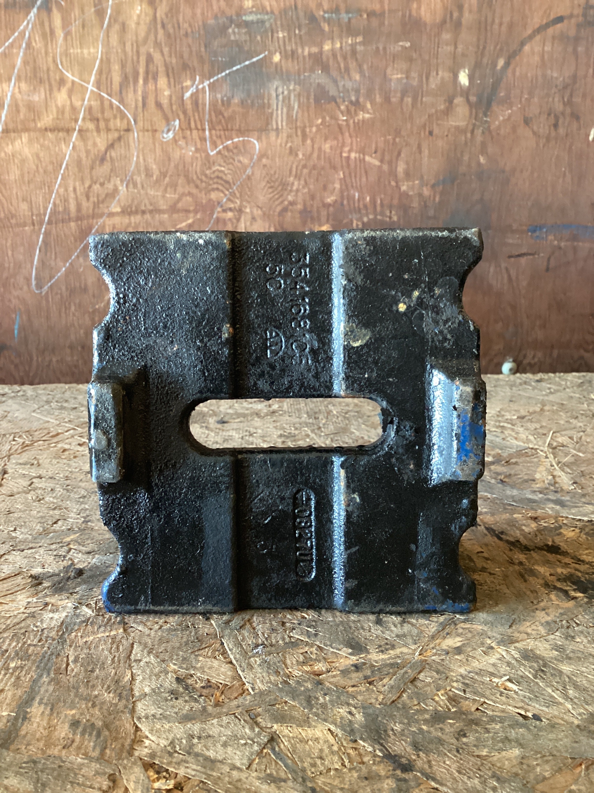 USED | REAR LEAF SPRING U BOLT UPPER AXLE PAD BRACKET INTERNATIONAL | SKU1,000