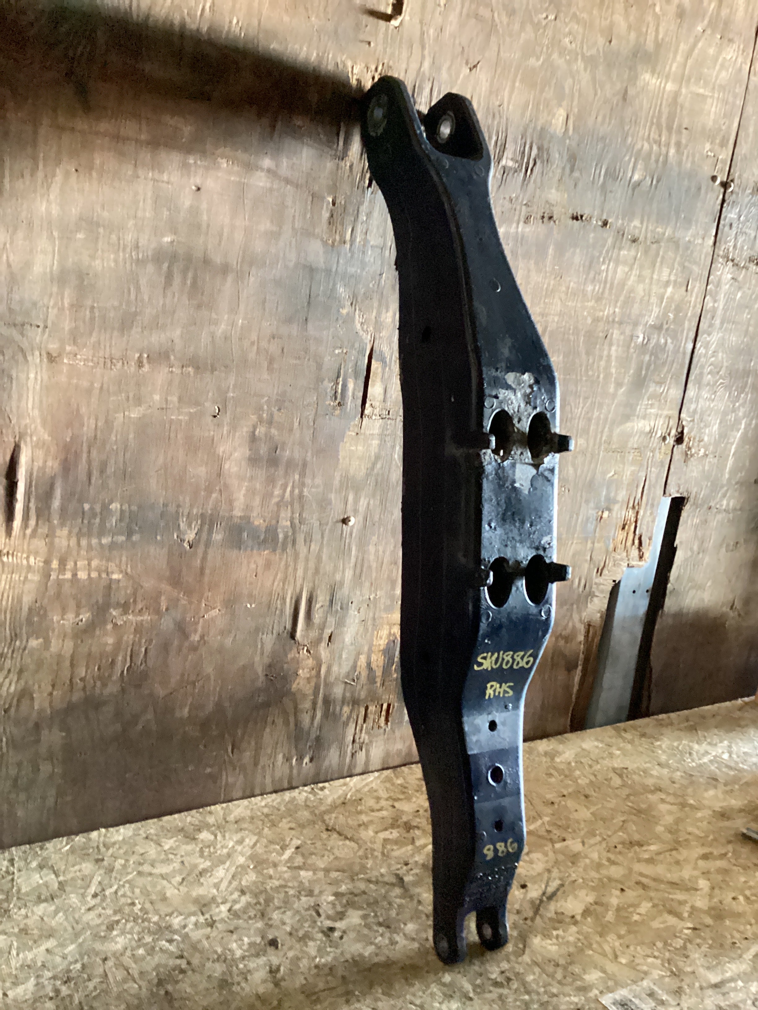 USED | REAR SUSPENSION AIR SPRING PEDESTAL RHS KENWORTH | SKU886