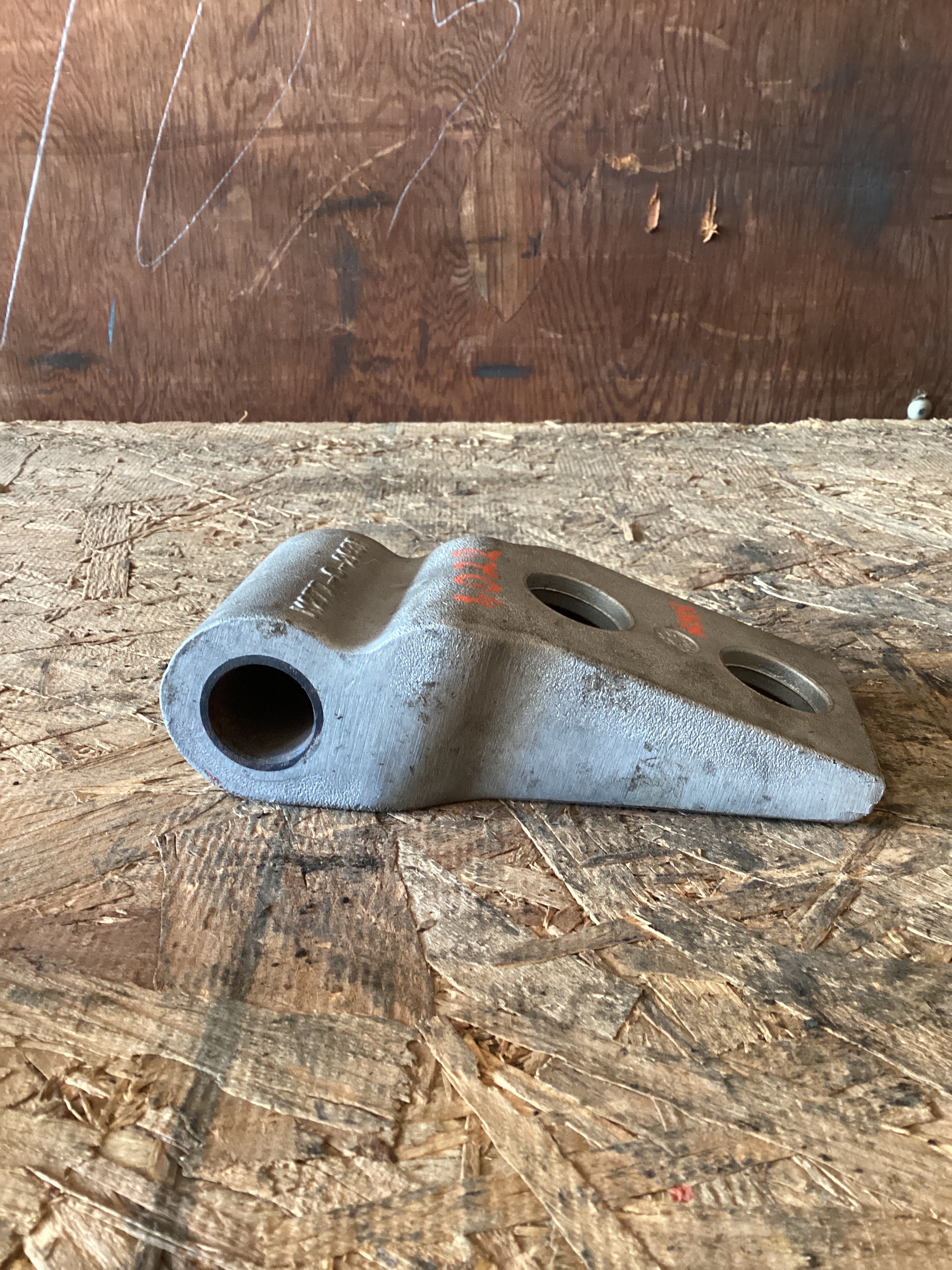 USED | HOOD HINGE BRACKET RHS KENWORTH | SKU1,022