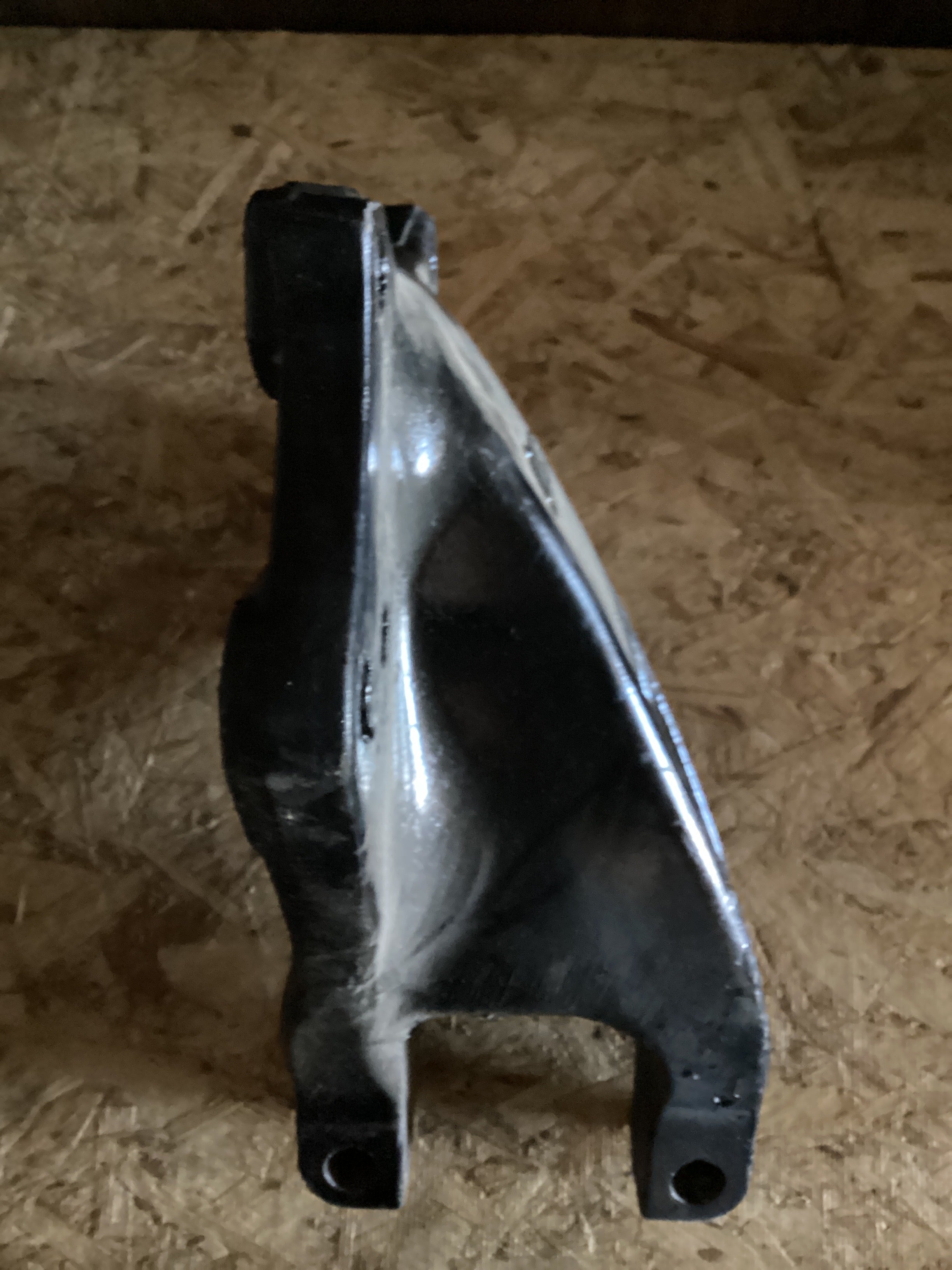 USED| LEAF SPRING HANGER CASCADIA | SKU778