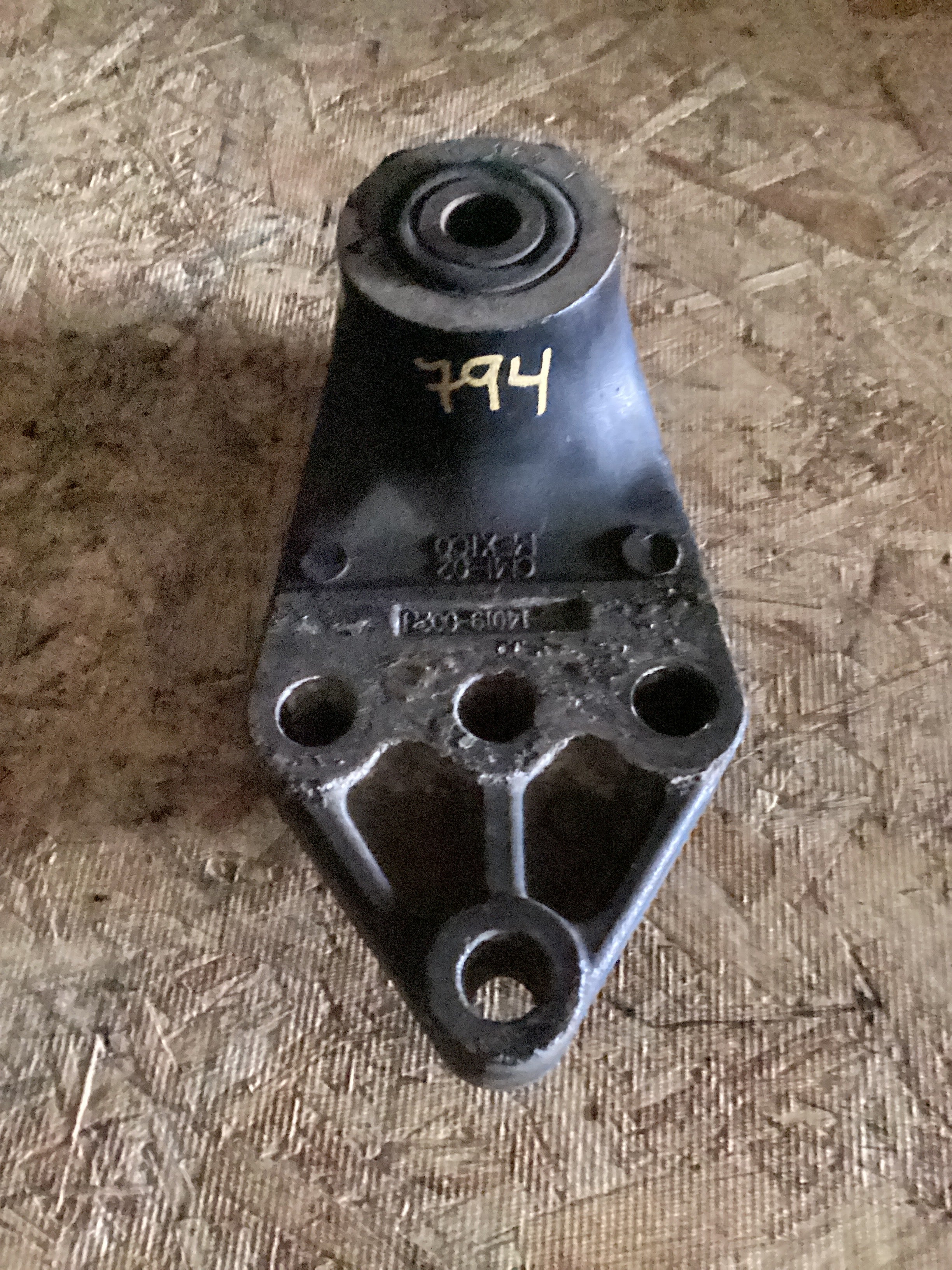 USED | STEER LEAF SPRING HANGER FREIGHTLINER | SKU794