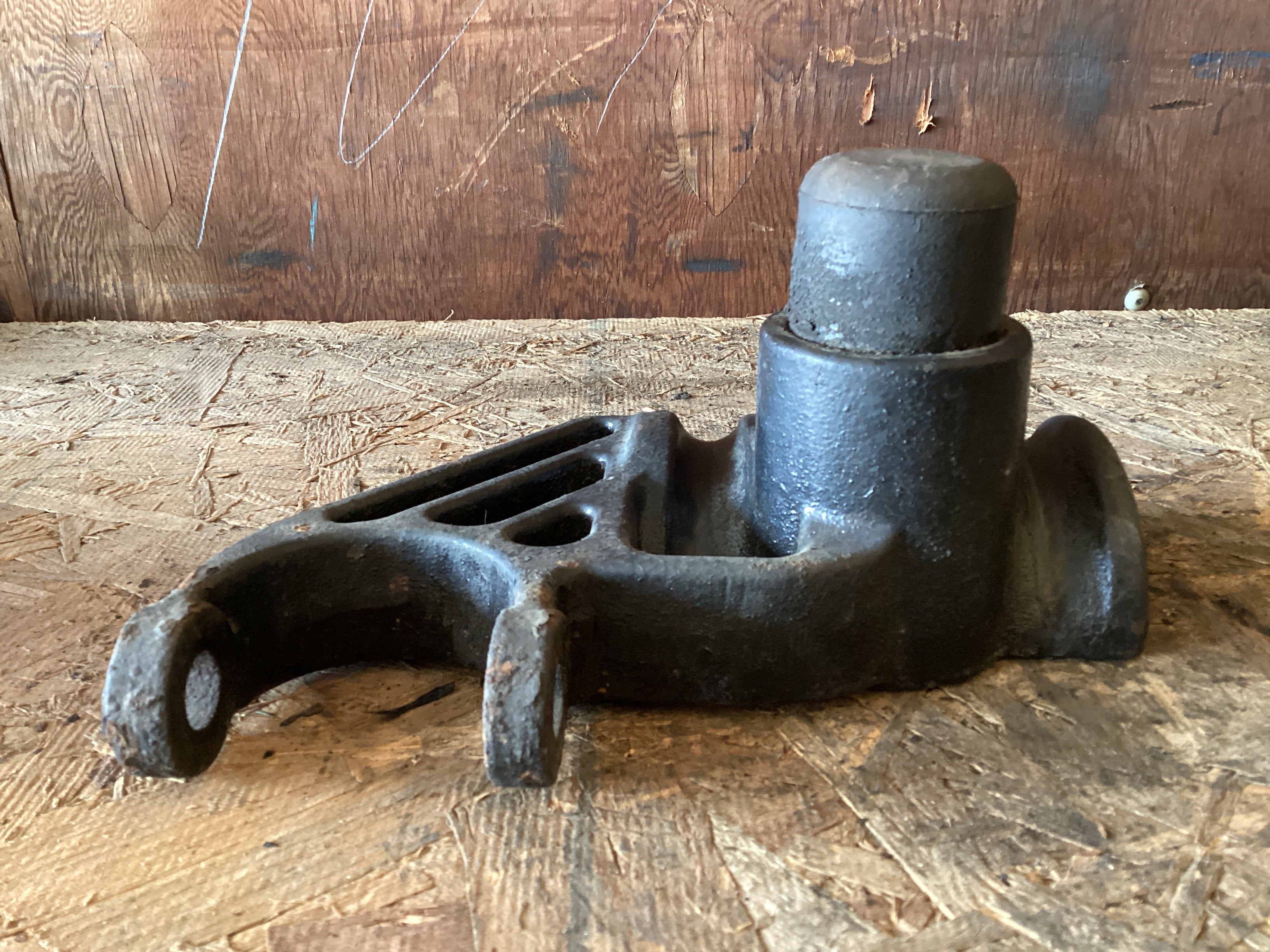 USED | FRONT SUSPENSION SHOCK MOUNT LHS VOLVO | SKU1,019