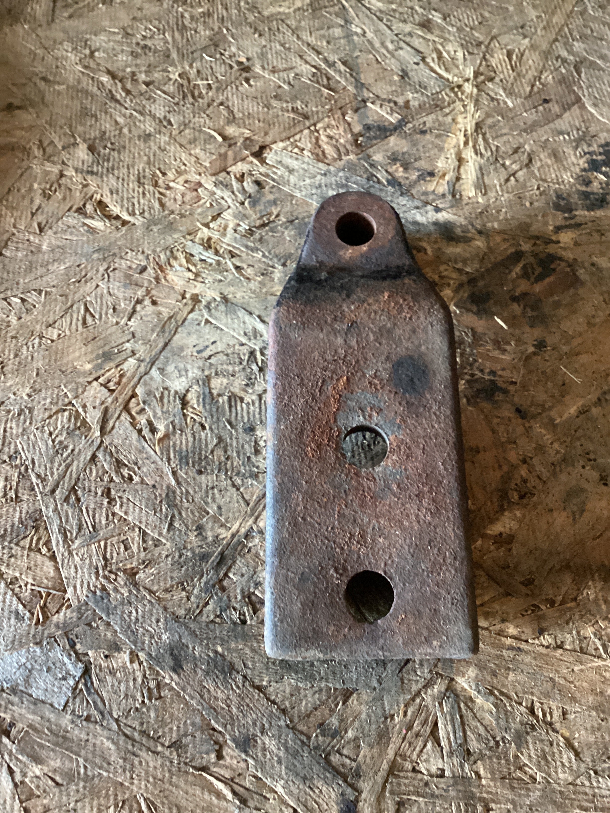 USED | FRONT SHOCK MOUNT BRACKET | SKU942