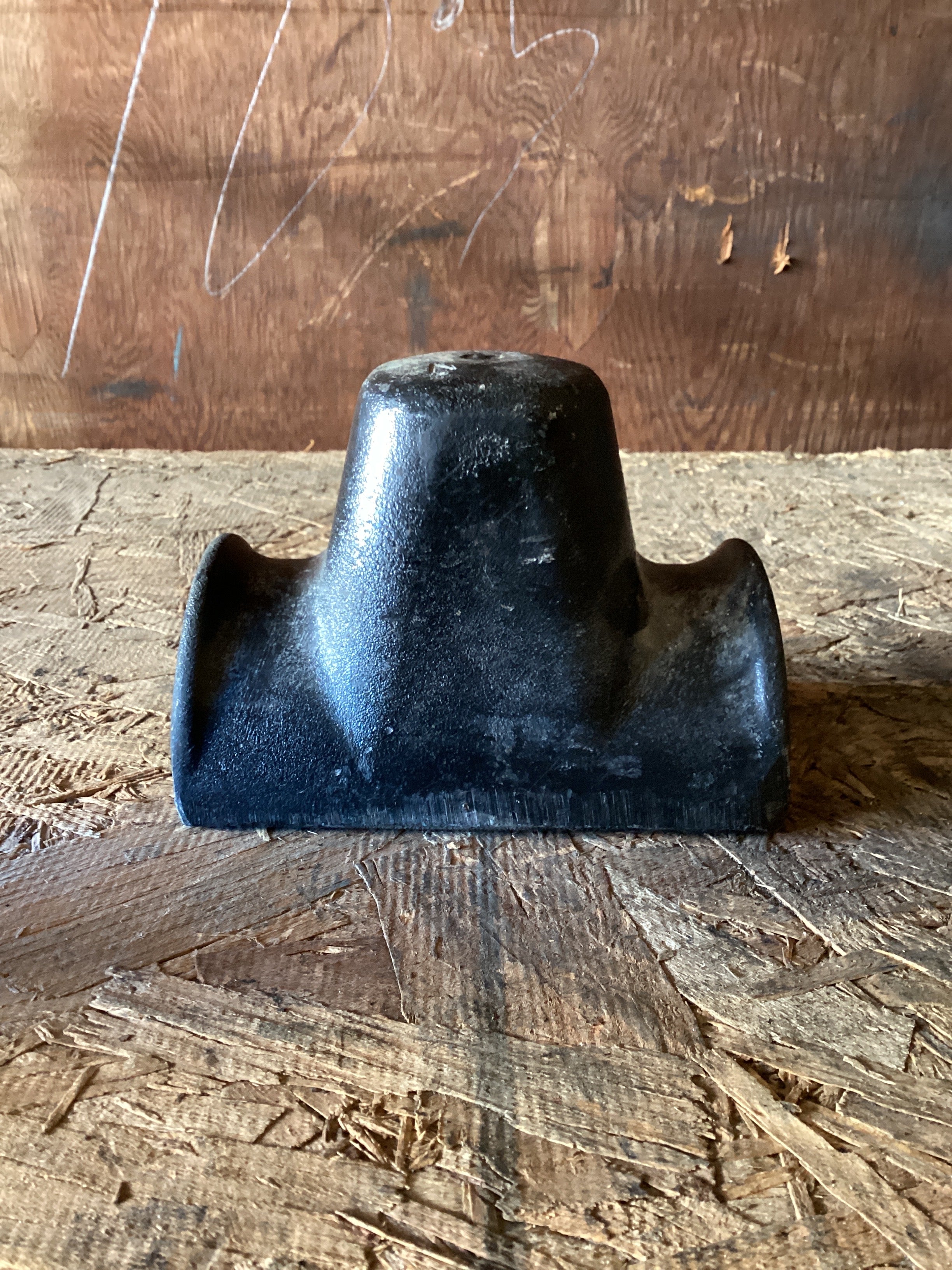 USED | FRONT LEAF SPRING U BOLT TOP PAD BRACKET KENWORTH | SKU1,011