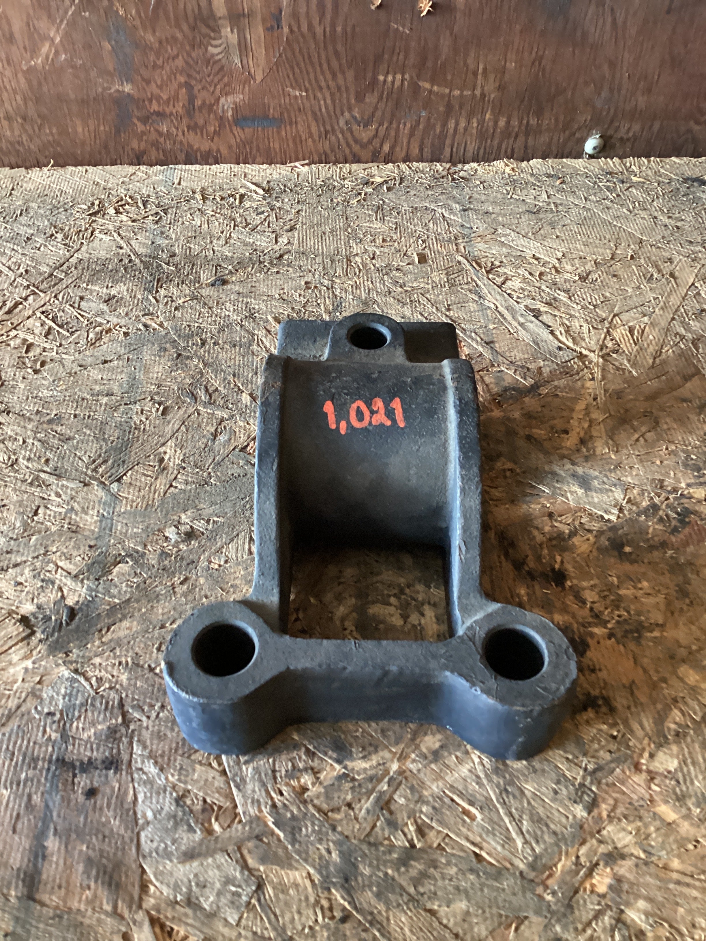 USED | LEAF SPRING EYE CASTING PETERBILT | SKU1,021