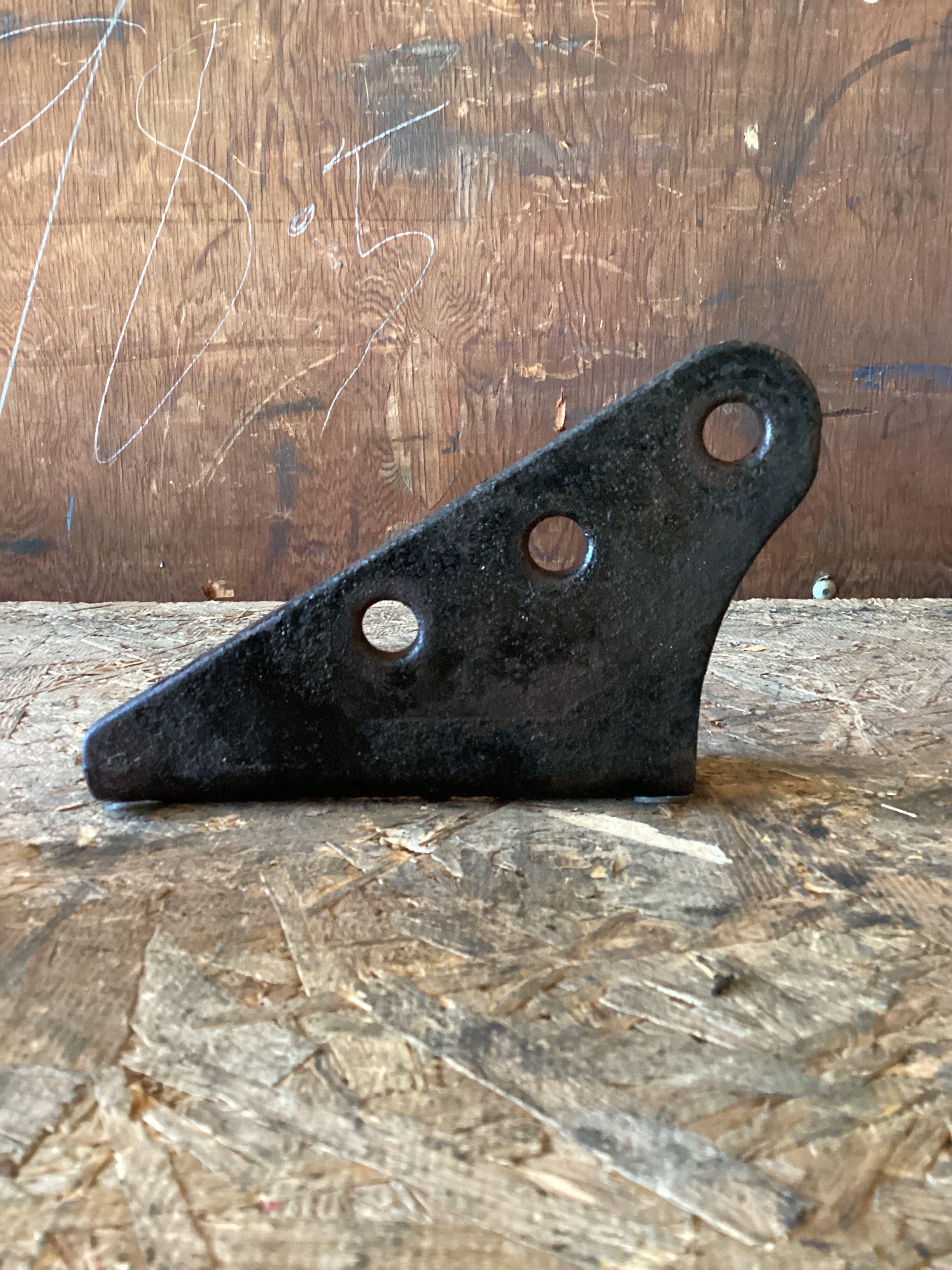 USED | CROSS MEMBER MOUNTING BRACKET FREIGHTLINER | SKU1,099