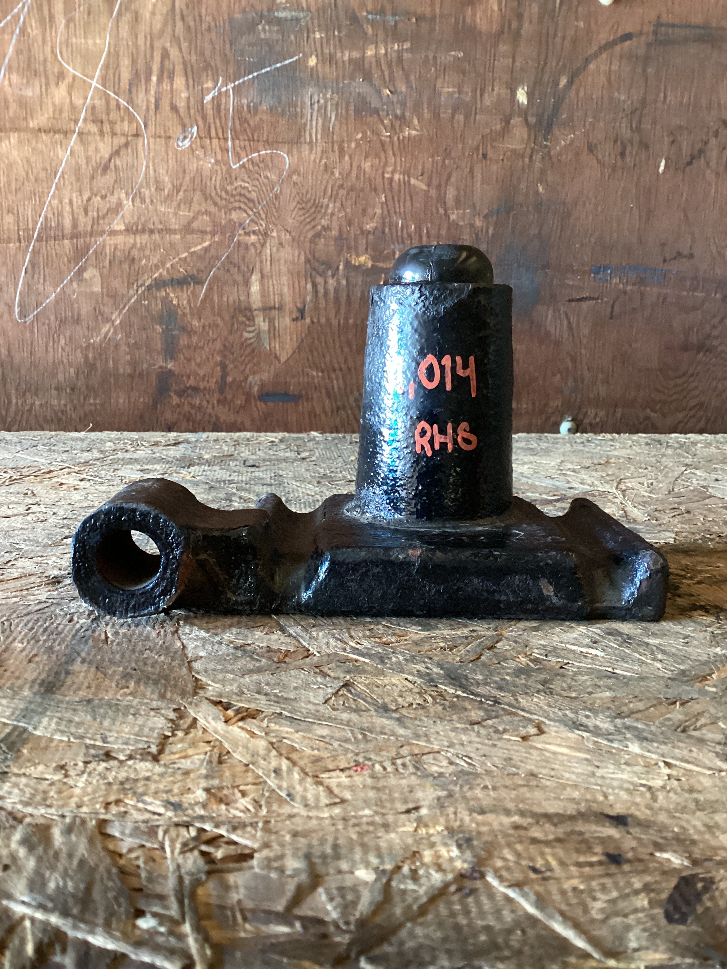 USED | FRONT SUSPENSION LEAF SPRING U BOLT PAD BRACKET FREIGHTLINER | SKU1,014