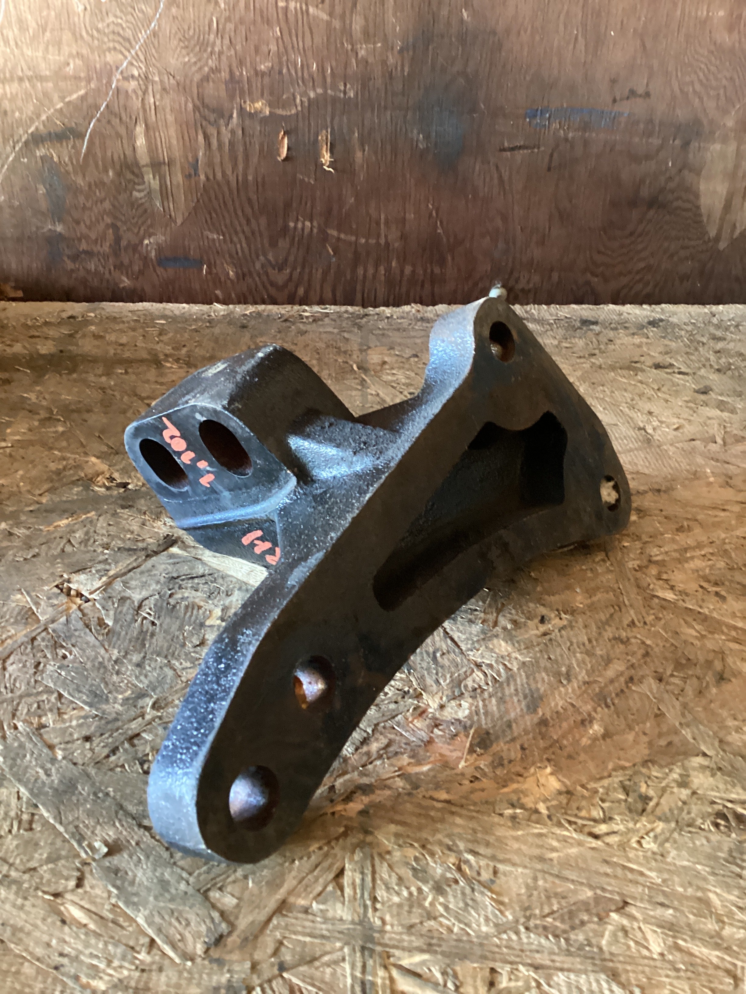 USED | REAR ENGINE MOUNT RHS DETROIT DD15 | SKU1,102