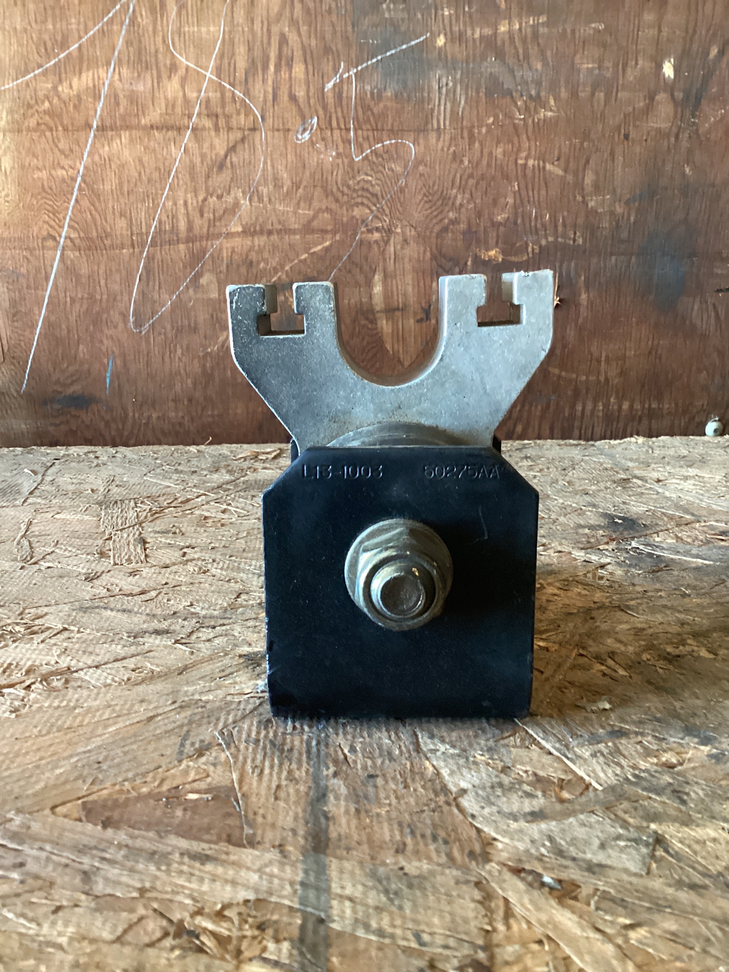 USED | HOOD FRONT HINGE INSOLATOR MOUNT KENWORTH | SKU988