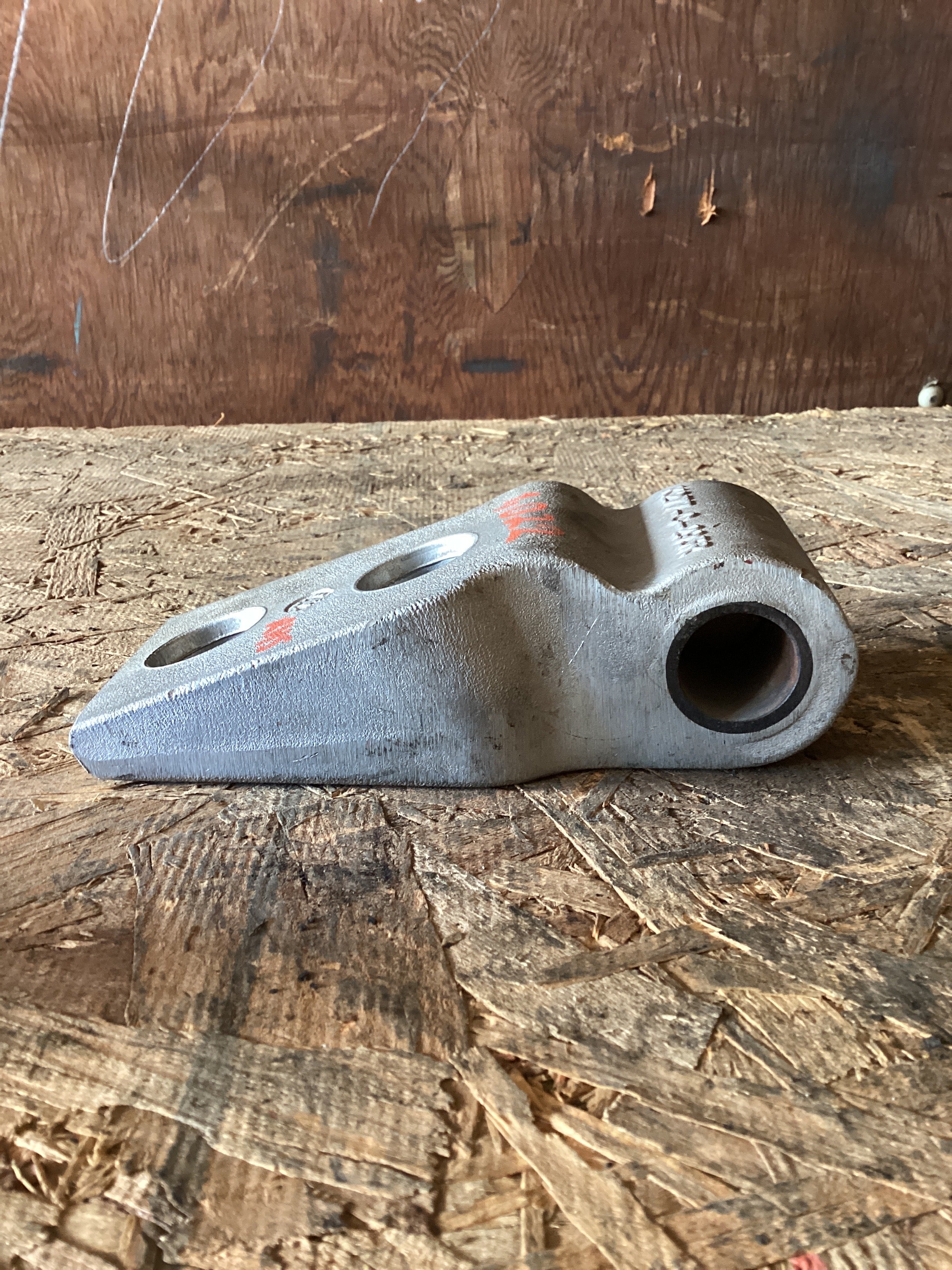 USED | HOOD HINGE BRACKET RHS KENWORTH | SKU1,022