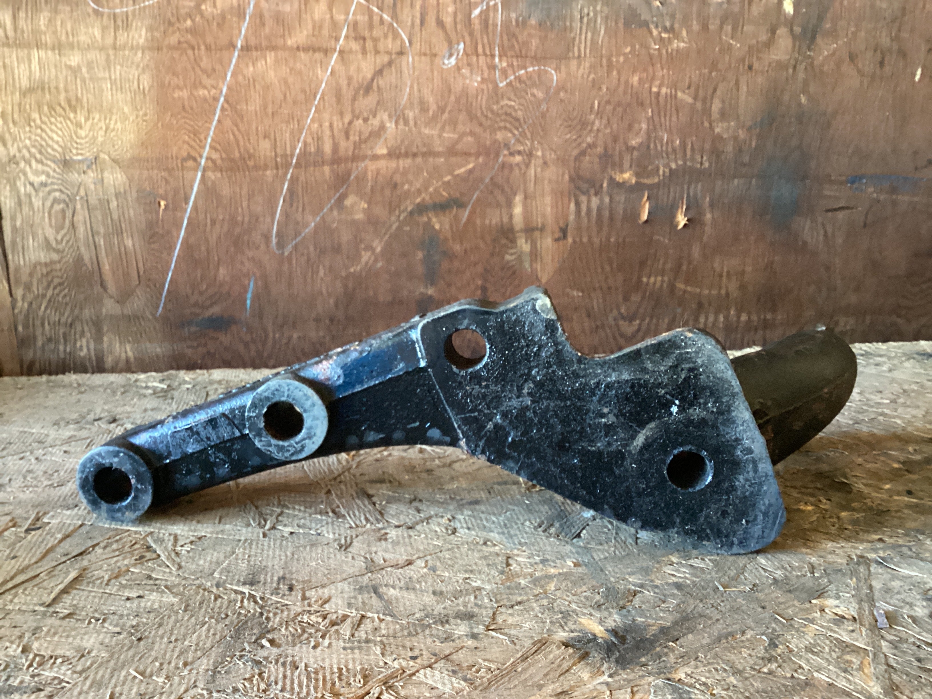 USED | FRONT TOW HOOK BRACKET FREIGHTLINER | SKU1,067