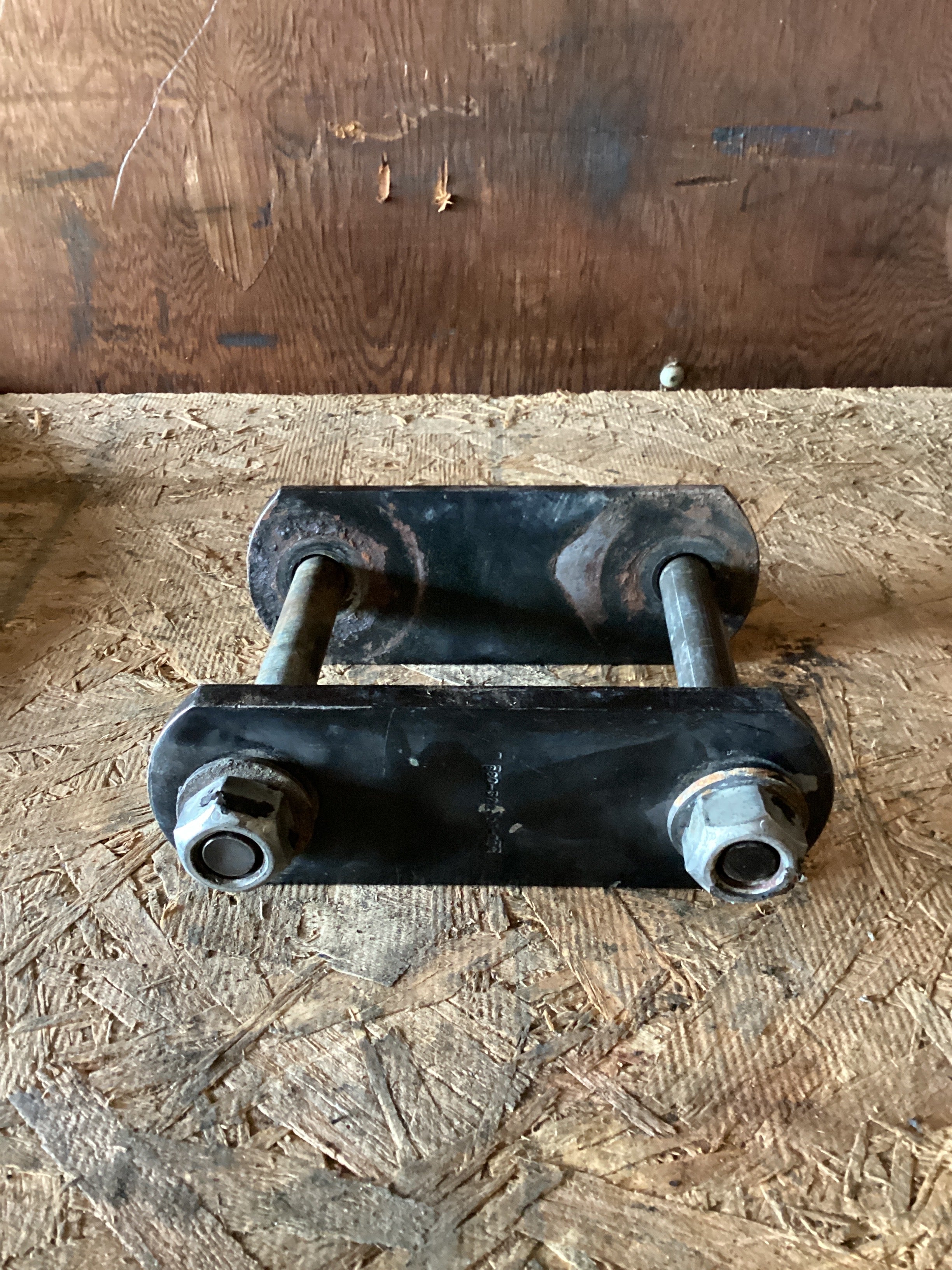 USED | FRONT LEAF SPRING SHACKLE WITH BOLTS AND NUTS | SKU941