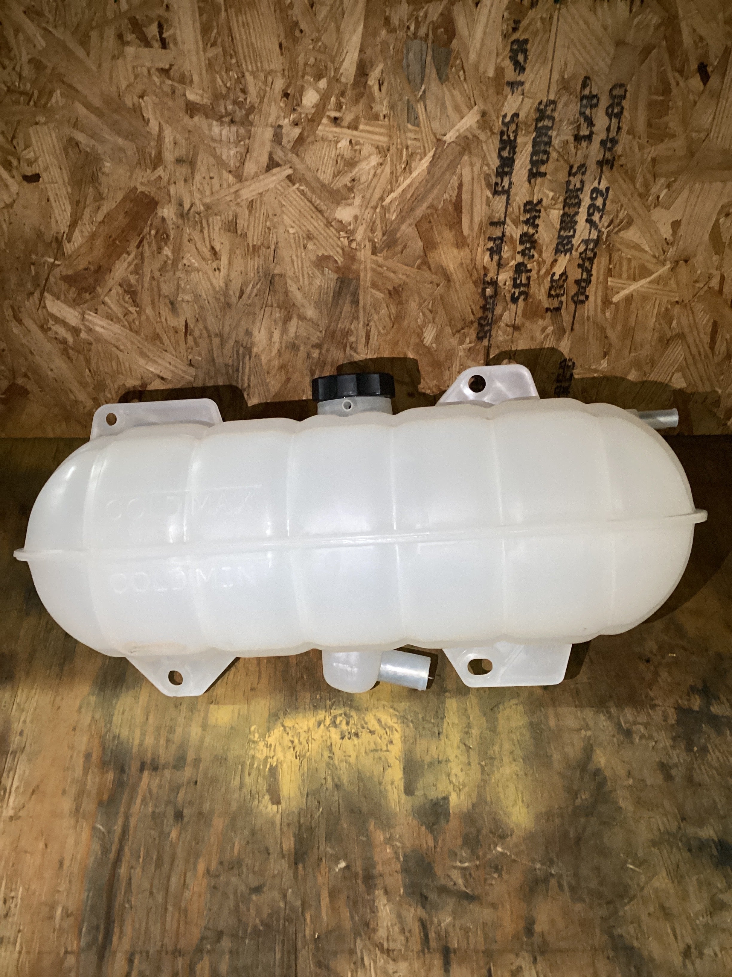 NEW | COOLANT RESERVOIR TANK FREIGHTLINER CENTURY / COLUMBIA | SKU1,395