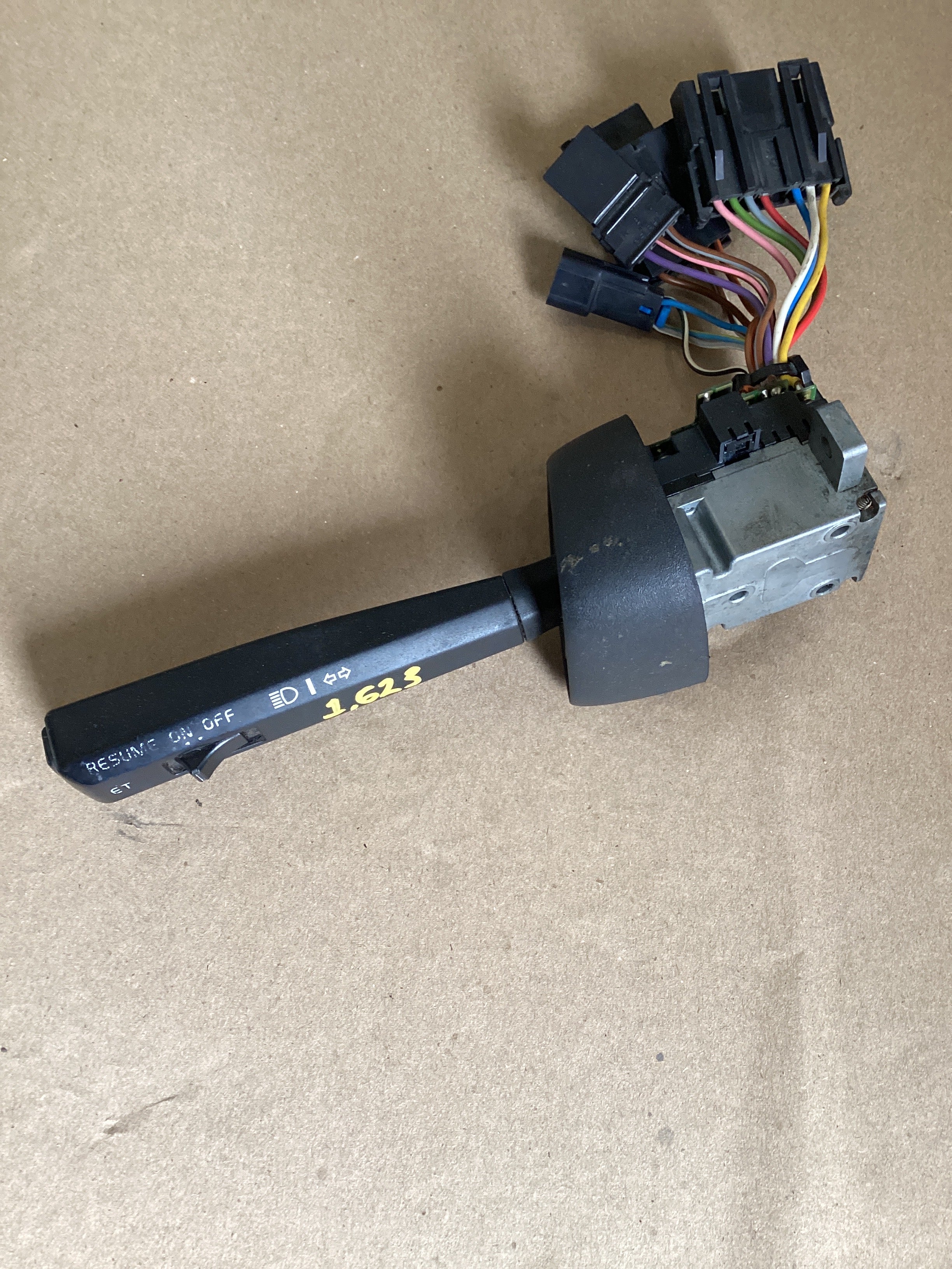 USED | TURN SIGNAL LIGHT AND CRUISE CONTROL SWITCH VOLVO | SKU1,623