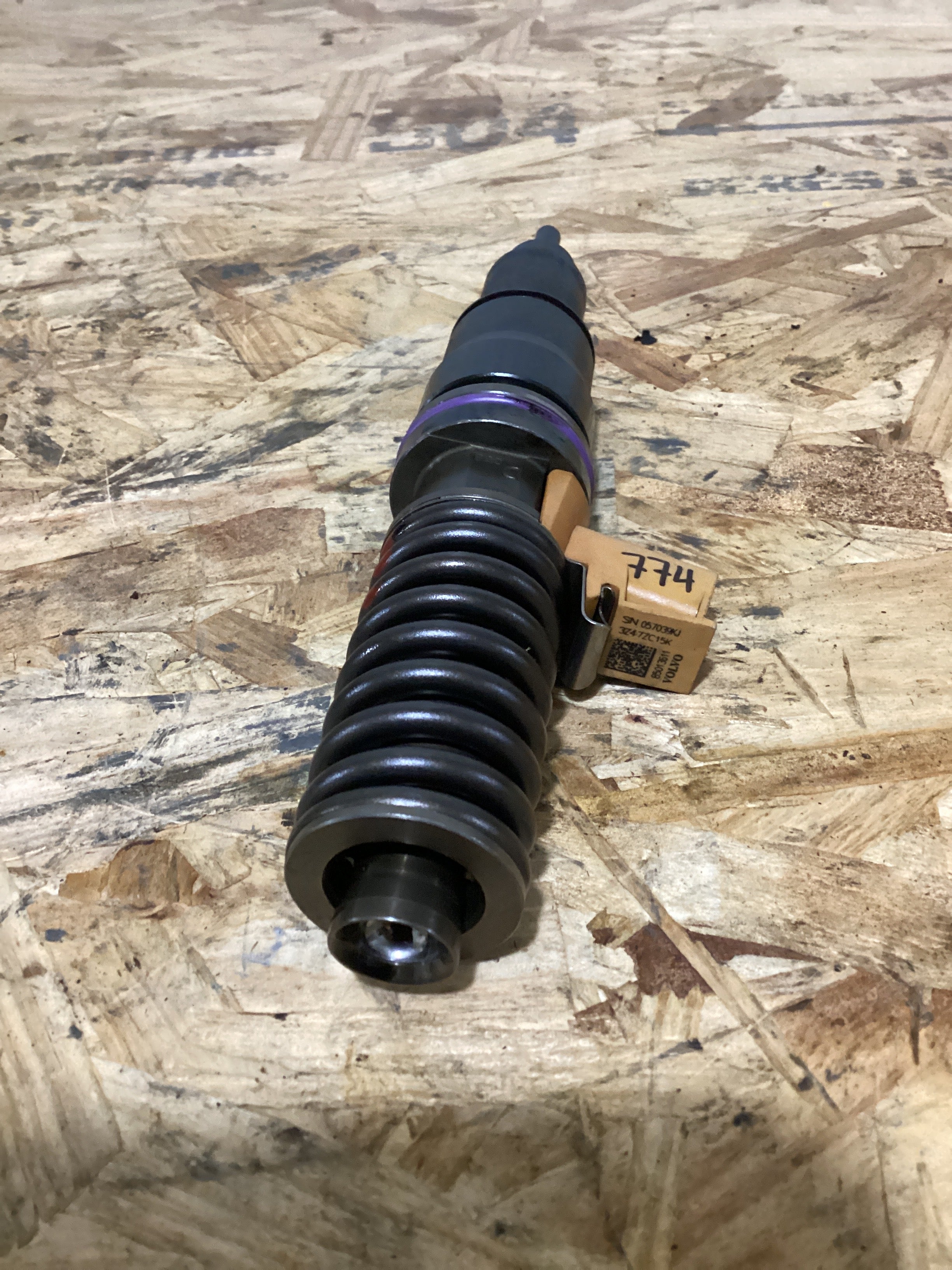 USED | FUEL INJECTOR VOLVO D13 | SKU774