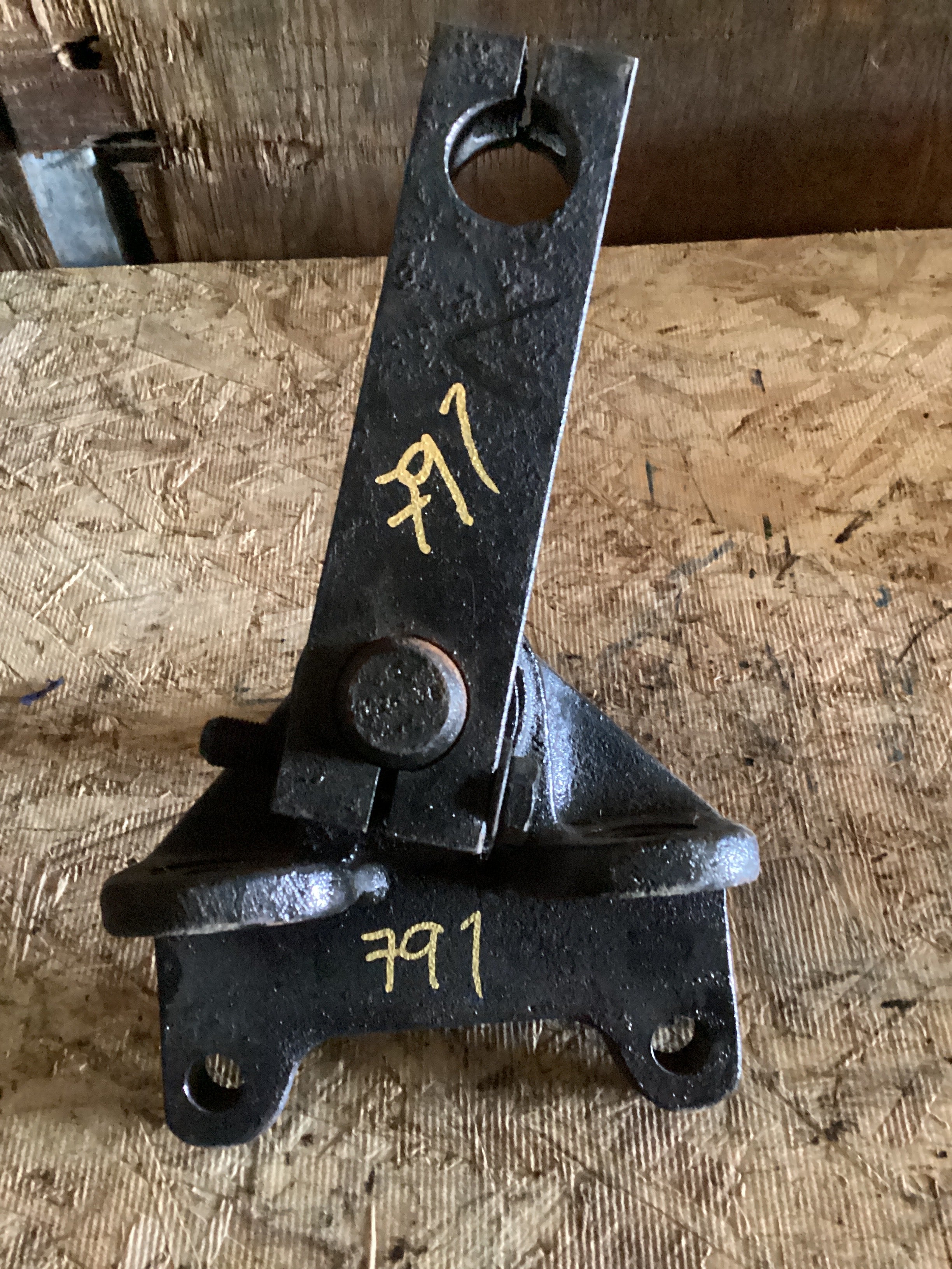 USED | STEER AXLE REAR SPRING HANGER WITH PIN BUSHING FREIGHTLINER | SKU791