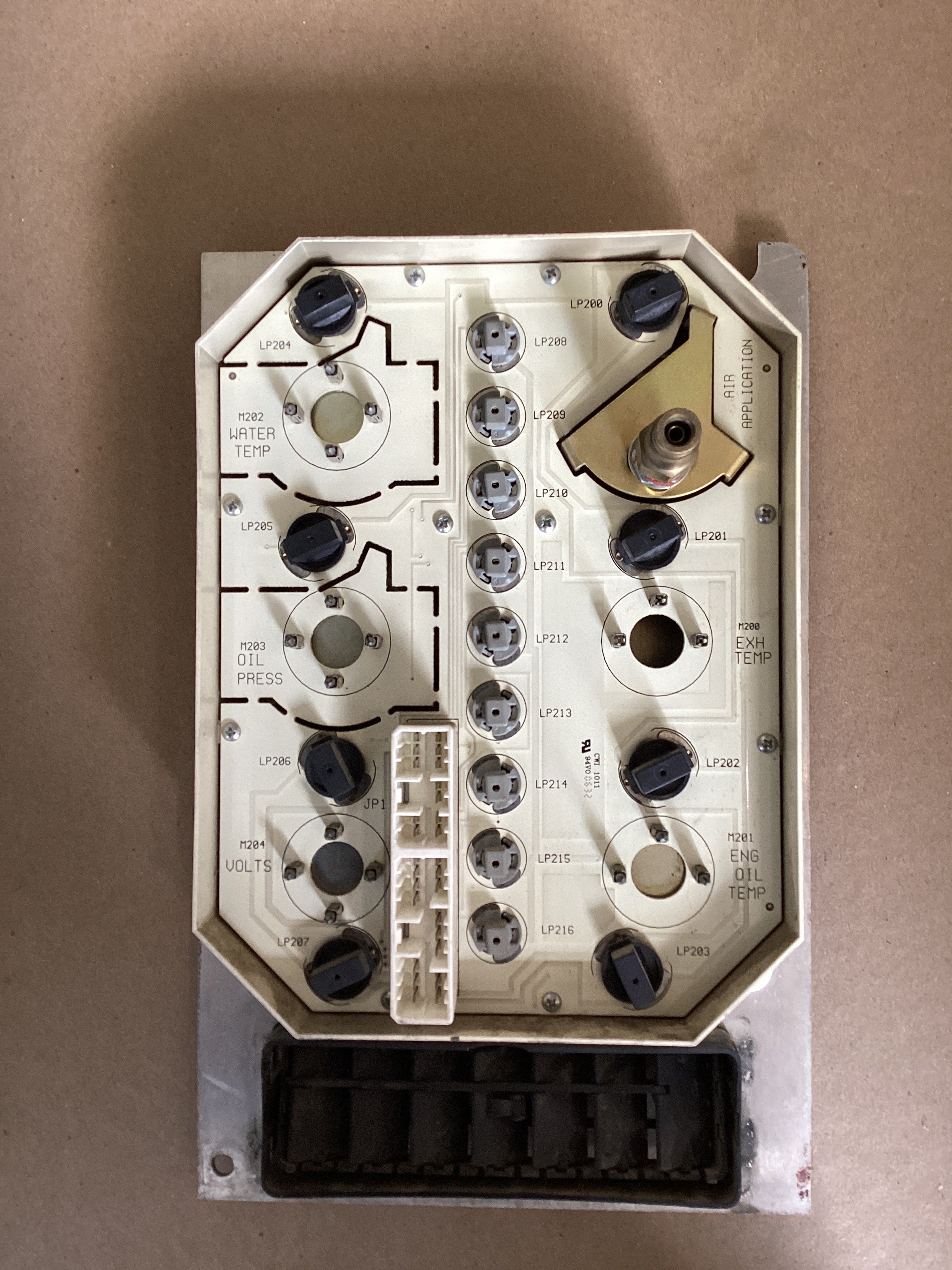 USED | DASHBOARD PANEL BRAKE APP PSI / ENGINE OIL TEMPERATURE / WATER TEMPERATURE / OIL PRESSURE PSI AND VOLTS VOLTMETER GAUGE ASSEMBLY INTERNATIONAL | SKU1,581