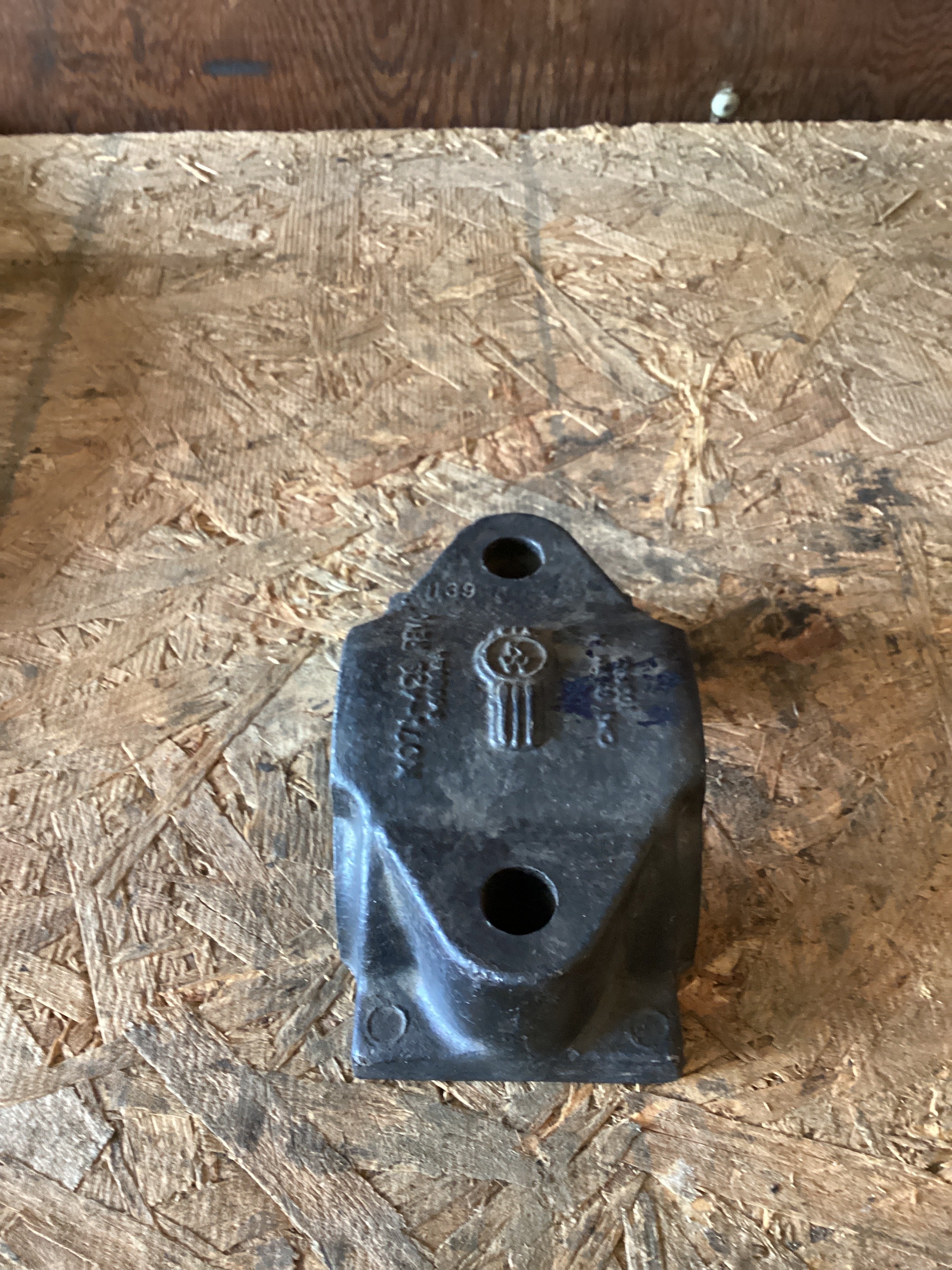 USED | STABILIZER BAR FRAME CAP KENWORTH | SKU958