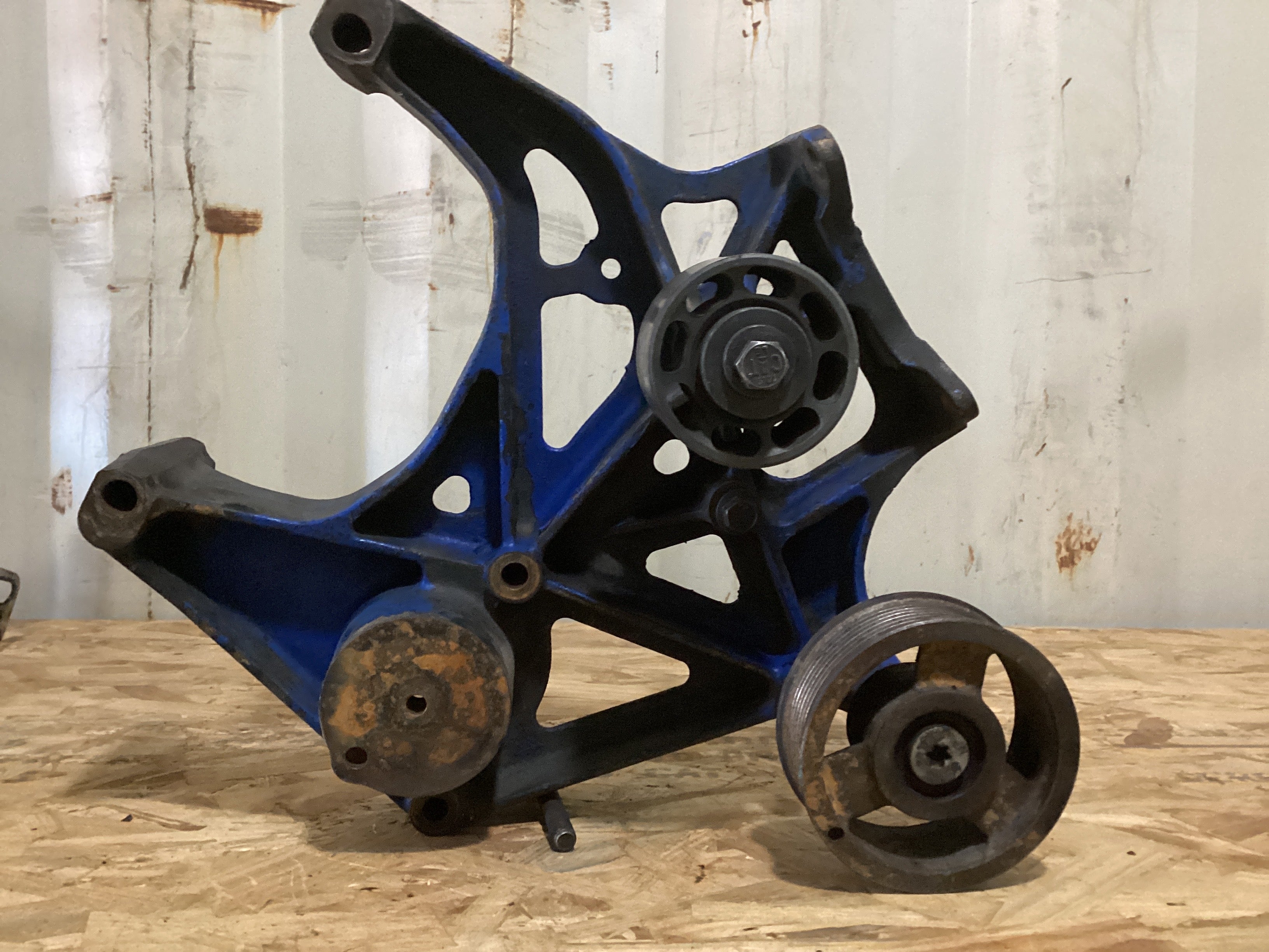 USED | ALTERNATOR ACCESORY BRACKET INTERNATIONAL NAVISTAR | SKU689