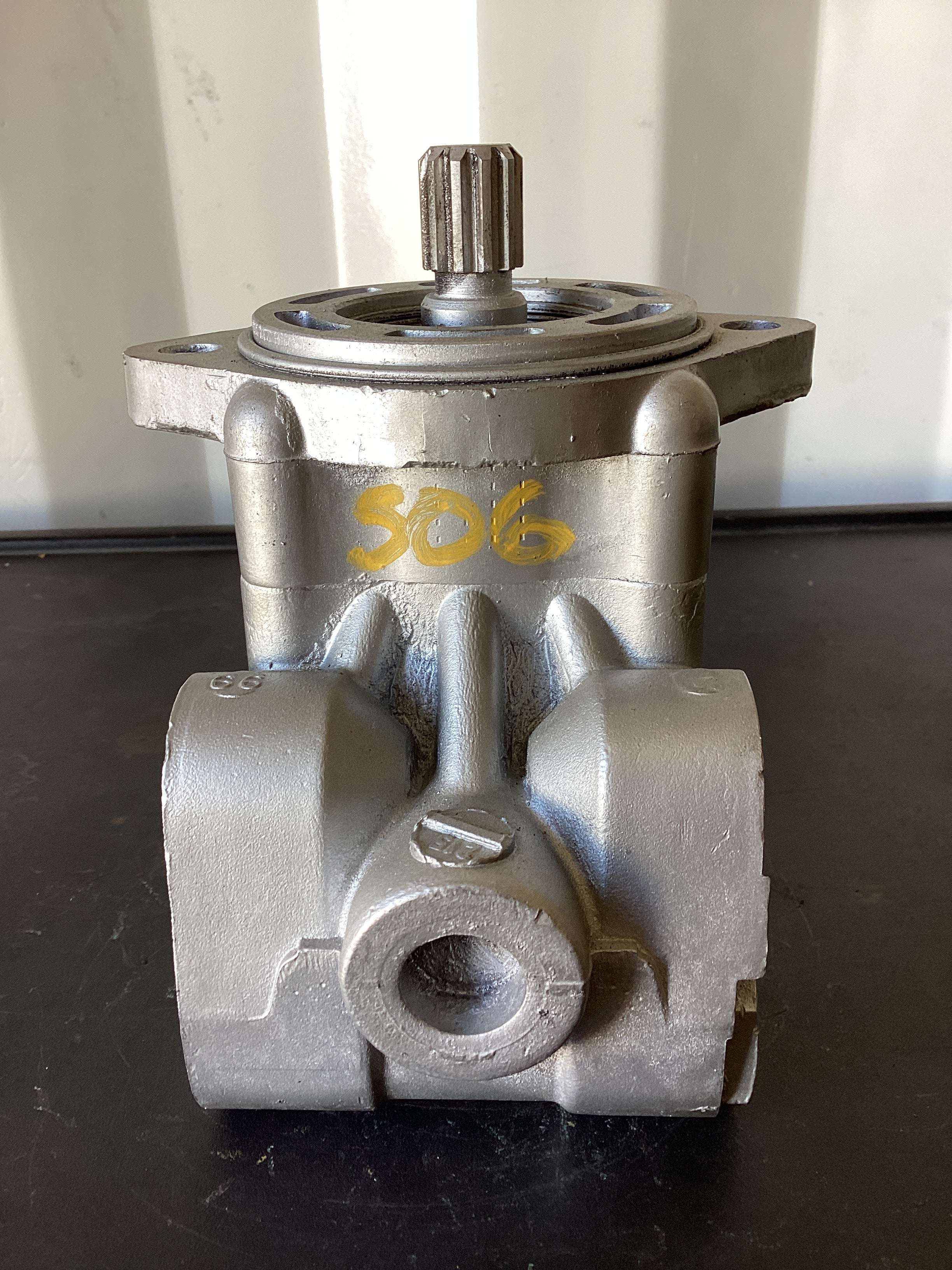 USED | POWER STEERING PUMP RHS | SKU506
