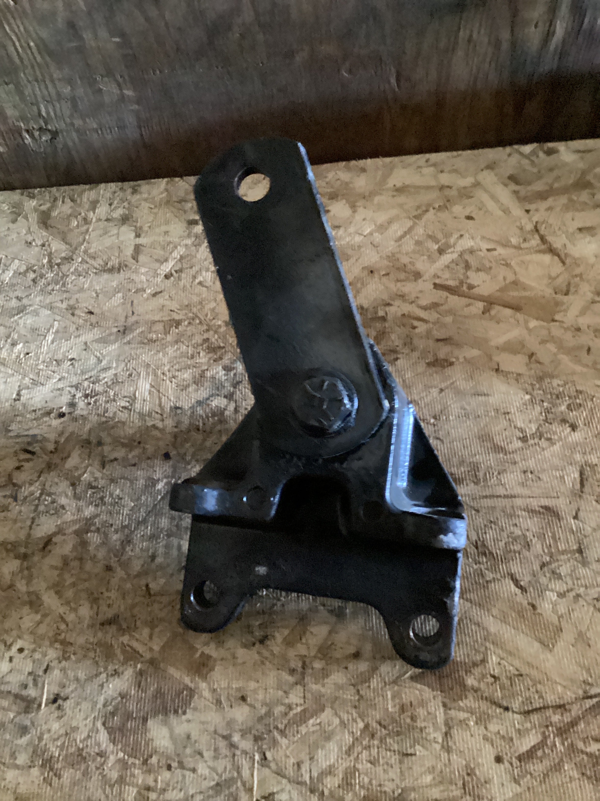 USED | LEAF SPRING SHACKLE BRACKET FREIGHTLINER | SKU792