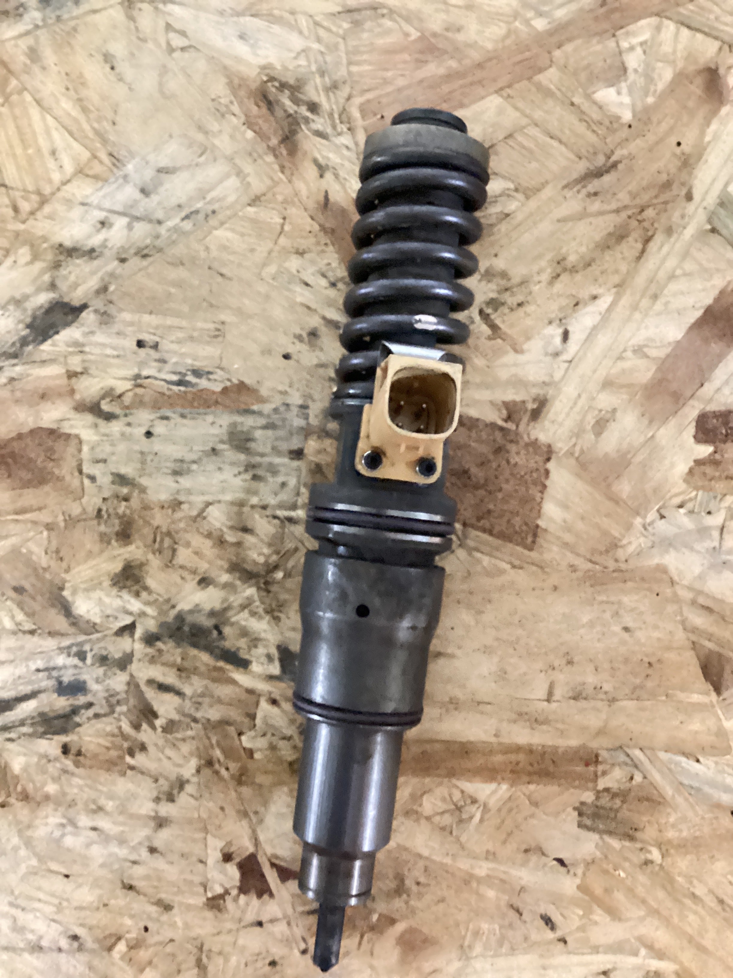 USED | FUEL INJECTOR VOLVO D12 | SKU781