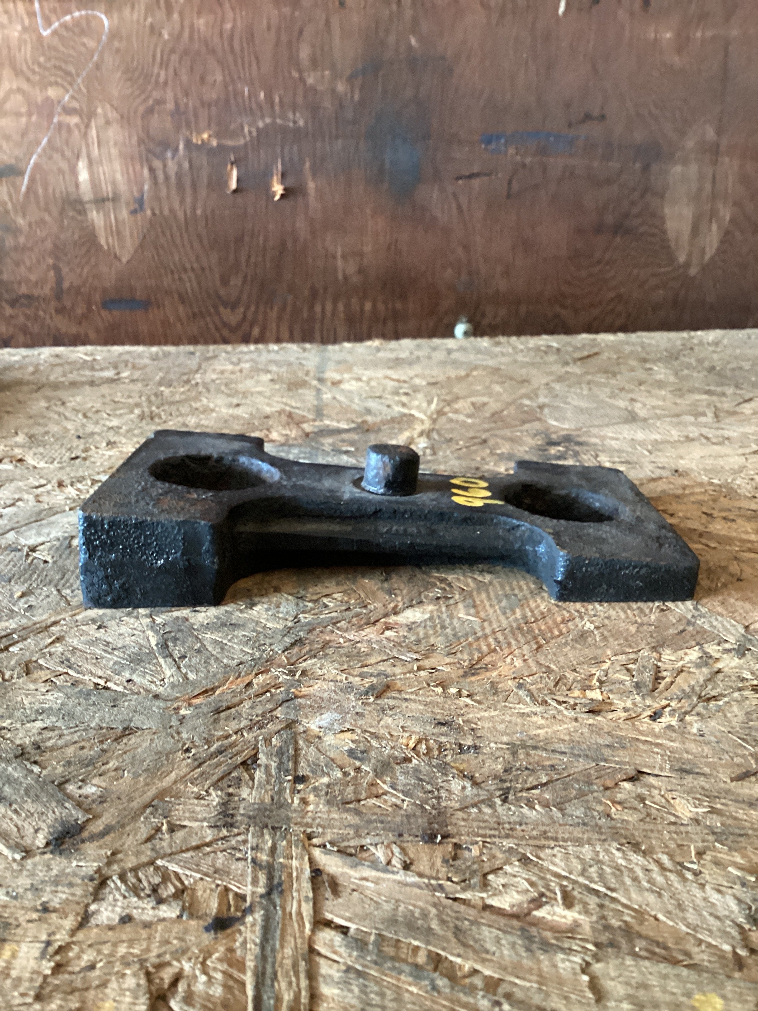 USED | FRONT LEAF SPRING SPACER VOLVO | SKU960