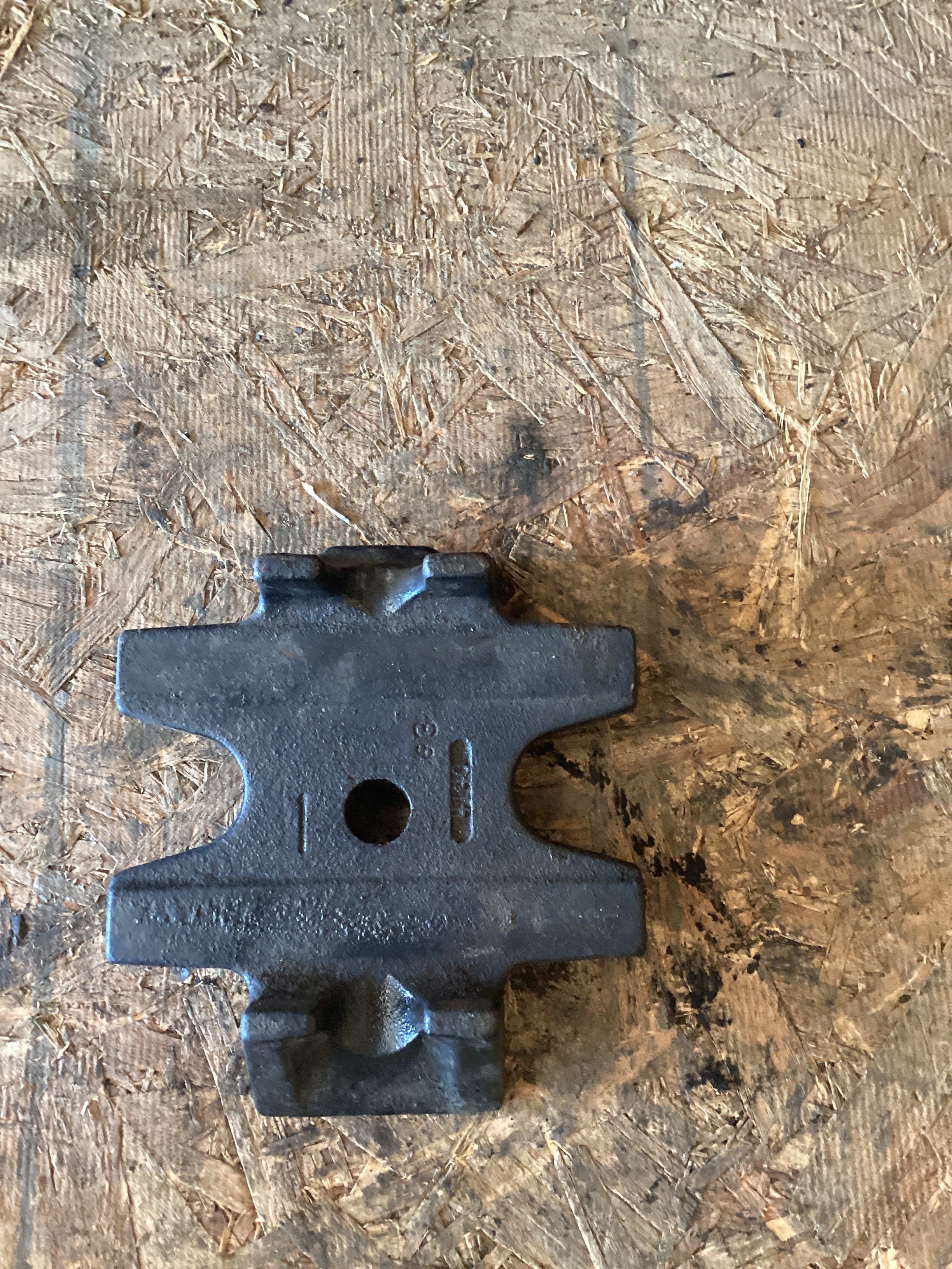 USED | REAR LEAF SPRING U BOLT AXLE SEAT PLATE BRACKET FREIGHTLINER | SKU996