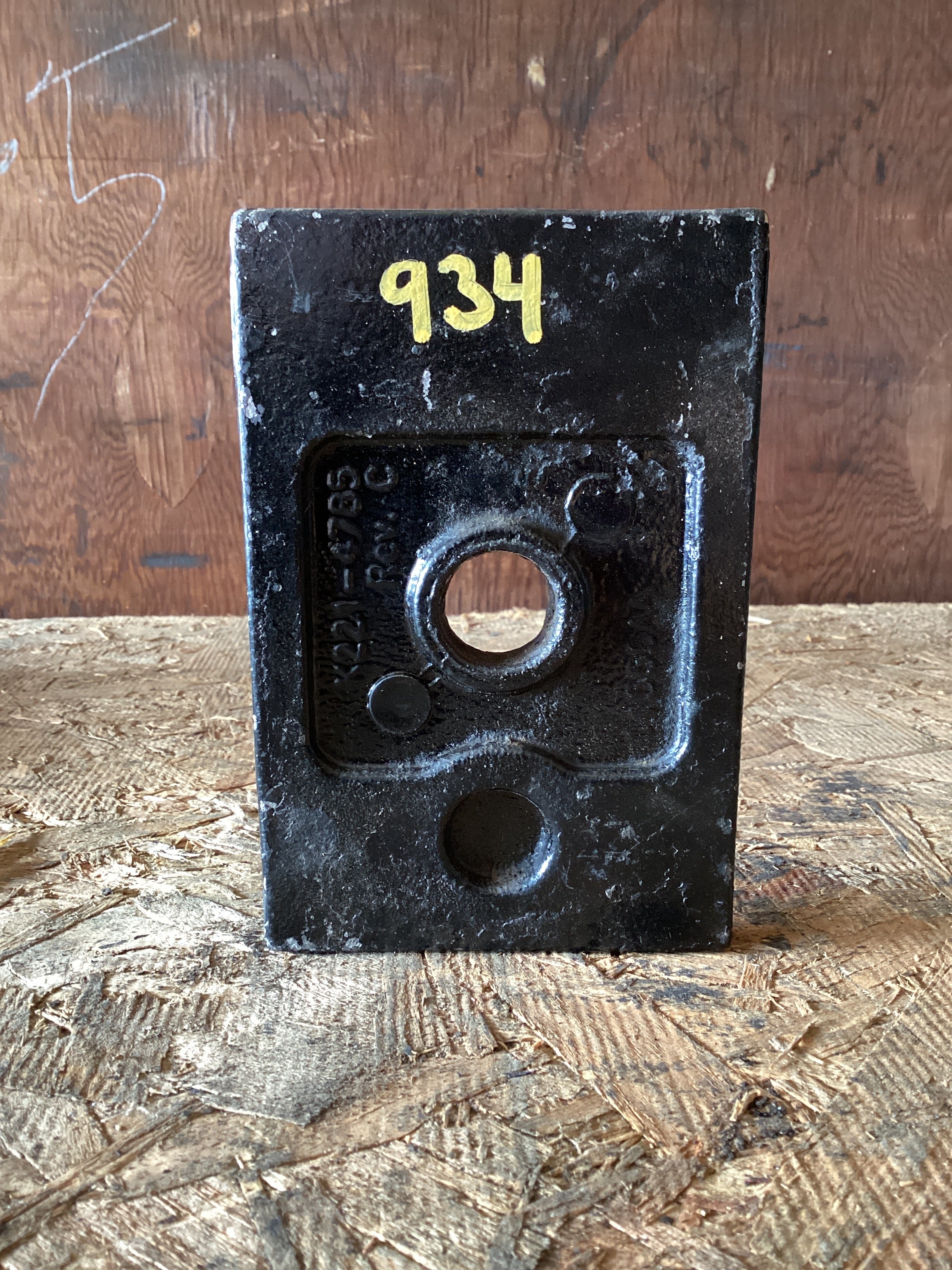 USED | FRONT LEAF SPRING SPACER KENWORTH | SKU934