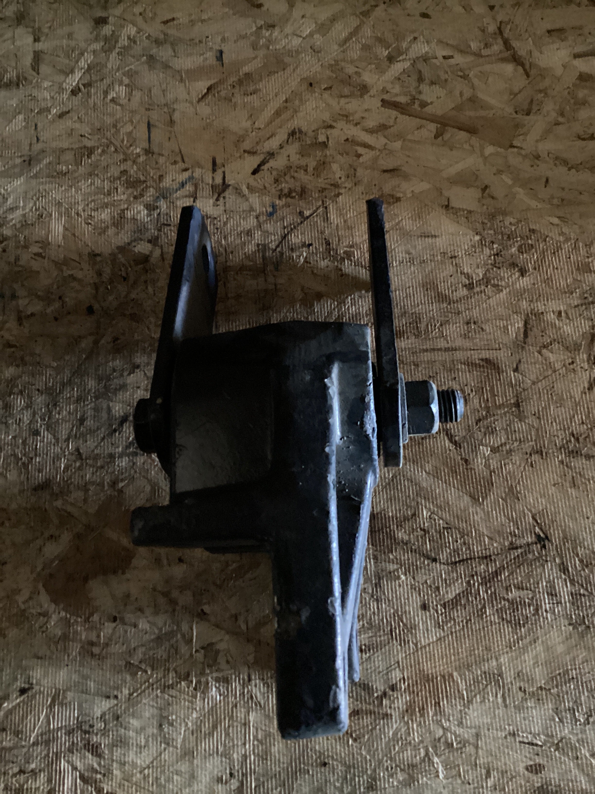 USED | LEAF SPRING SHACKLE BRACKET FREIGHTLINER | SKU792