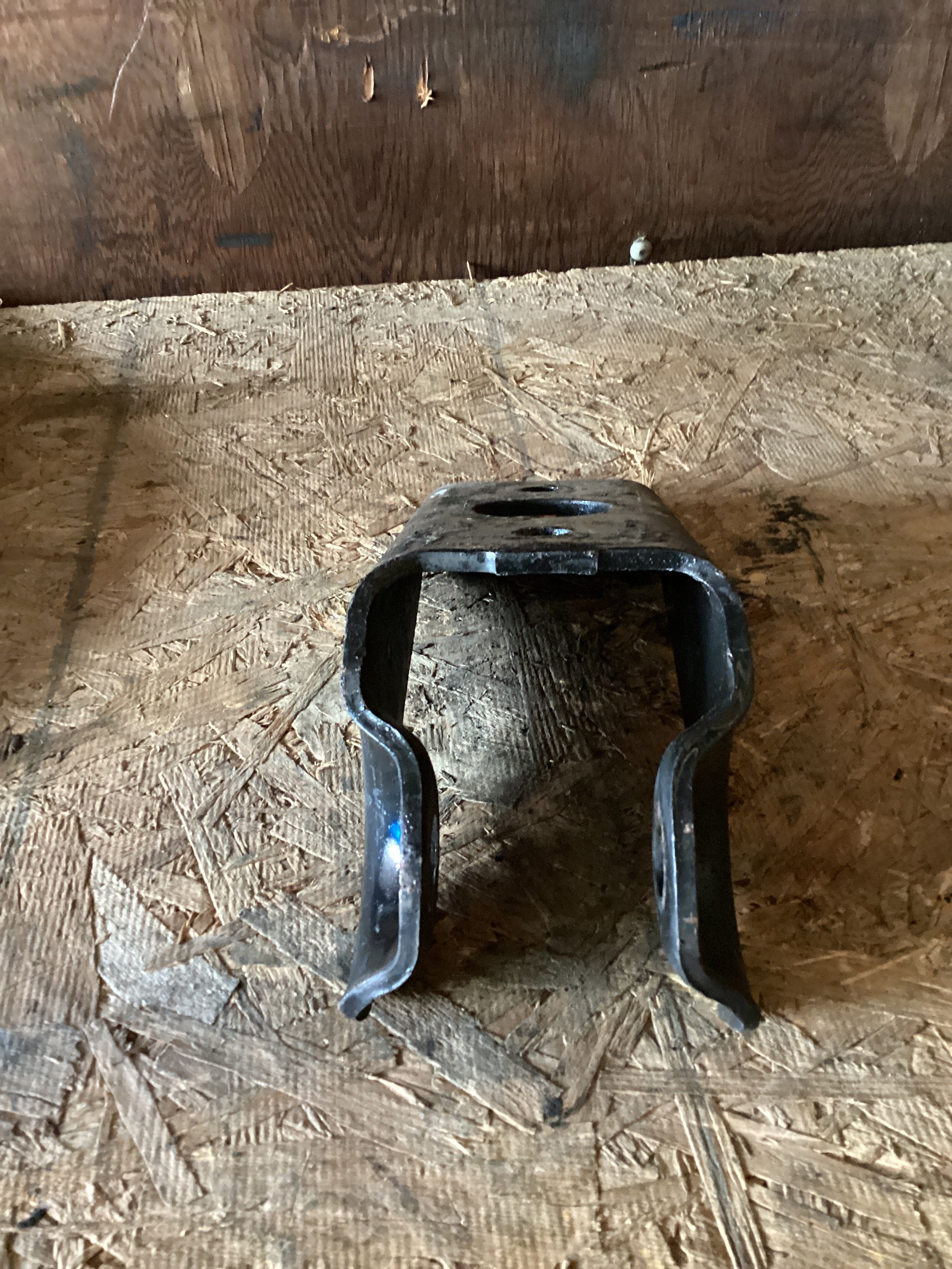 USED | FRONT UPPER SHOCK BRACKET | SKU945