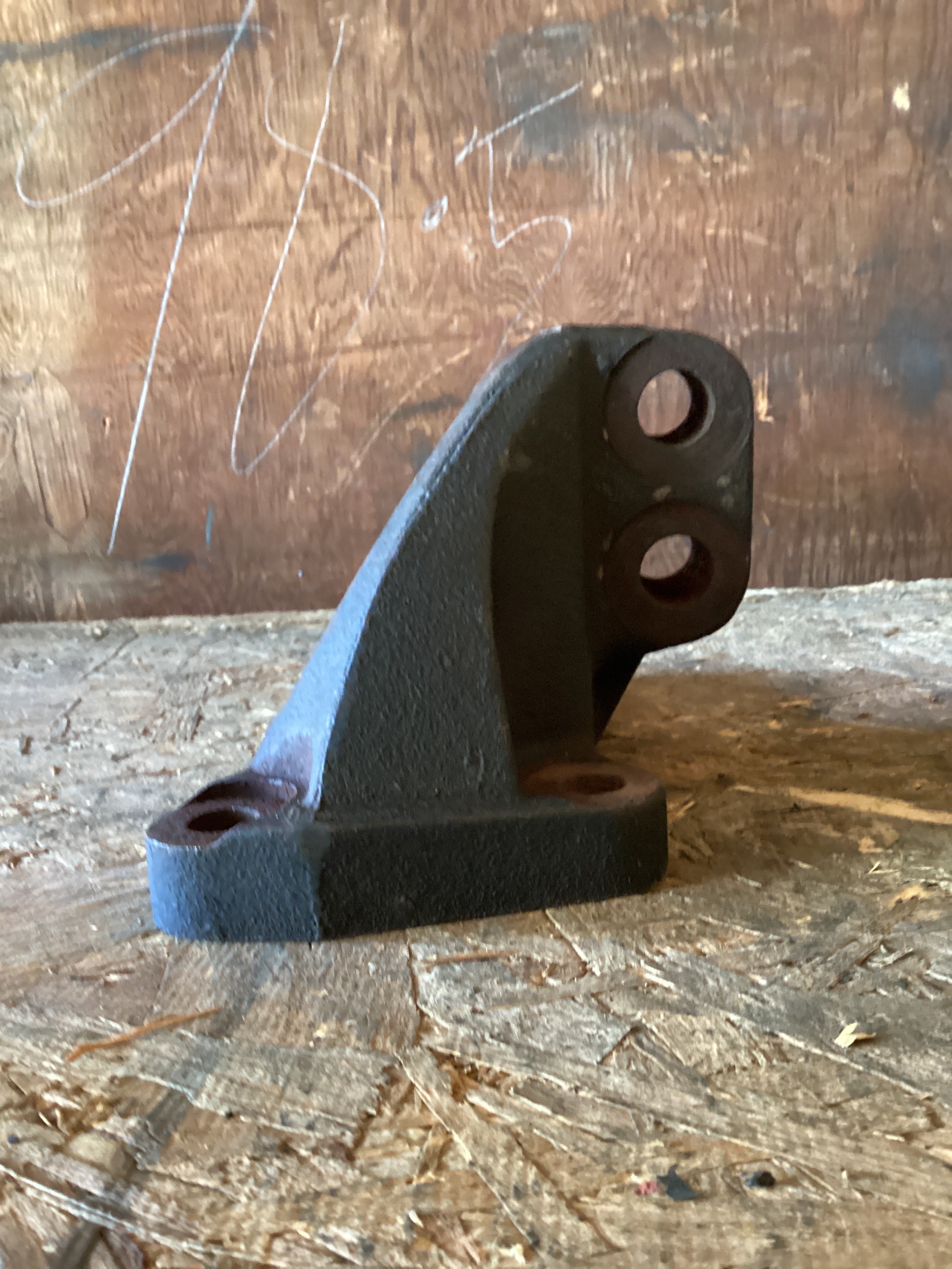 USED | REAR ENGINE MOUNT LHS DETROIT DD15 | SKU1,103