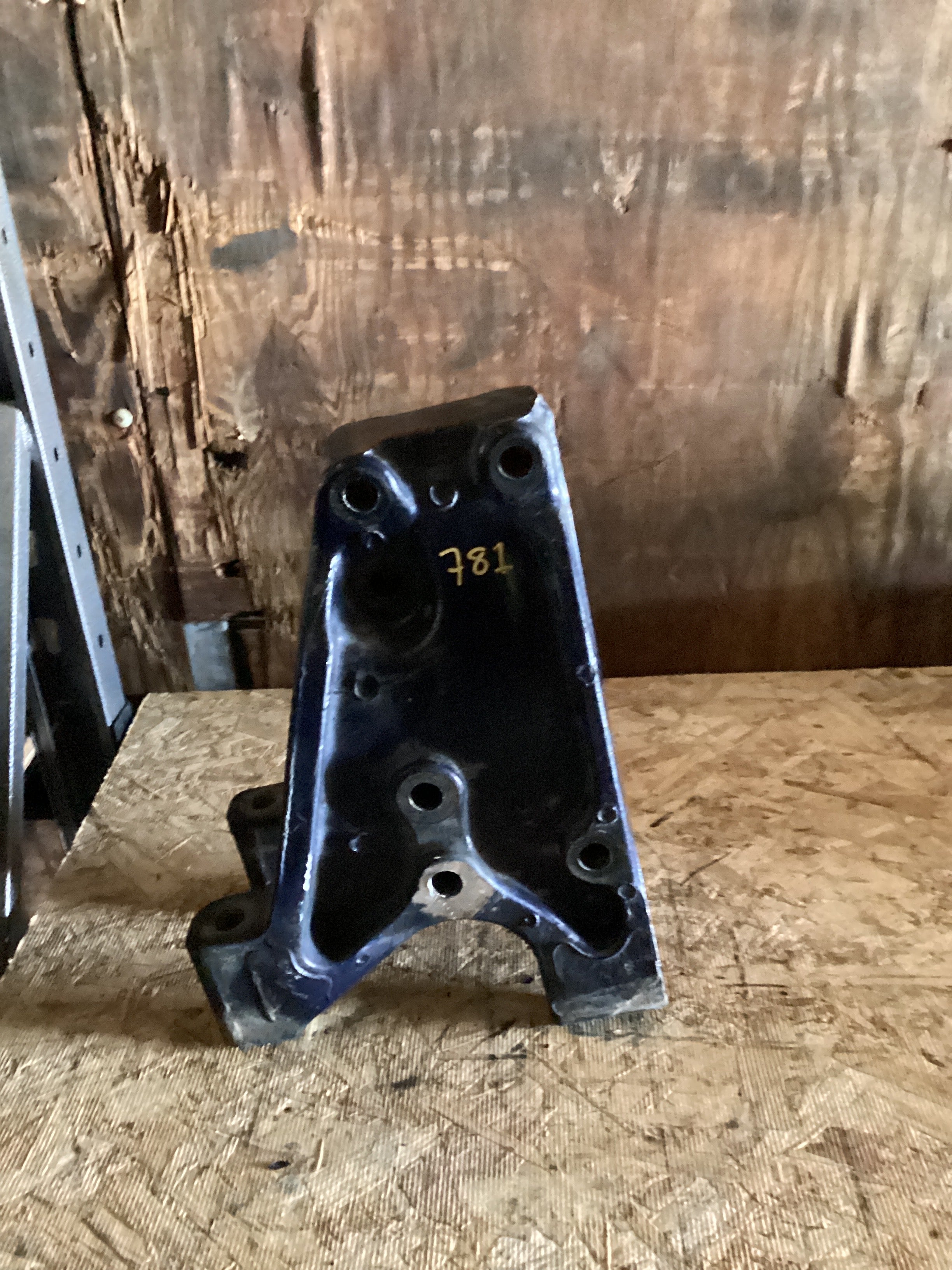 USED | REAR SUSPENSION LEAF HANGER RHS KW & PETERBILT | SKU781