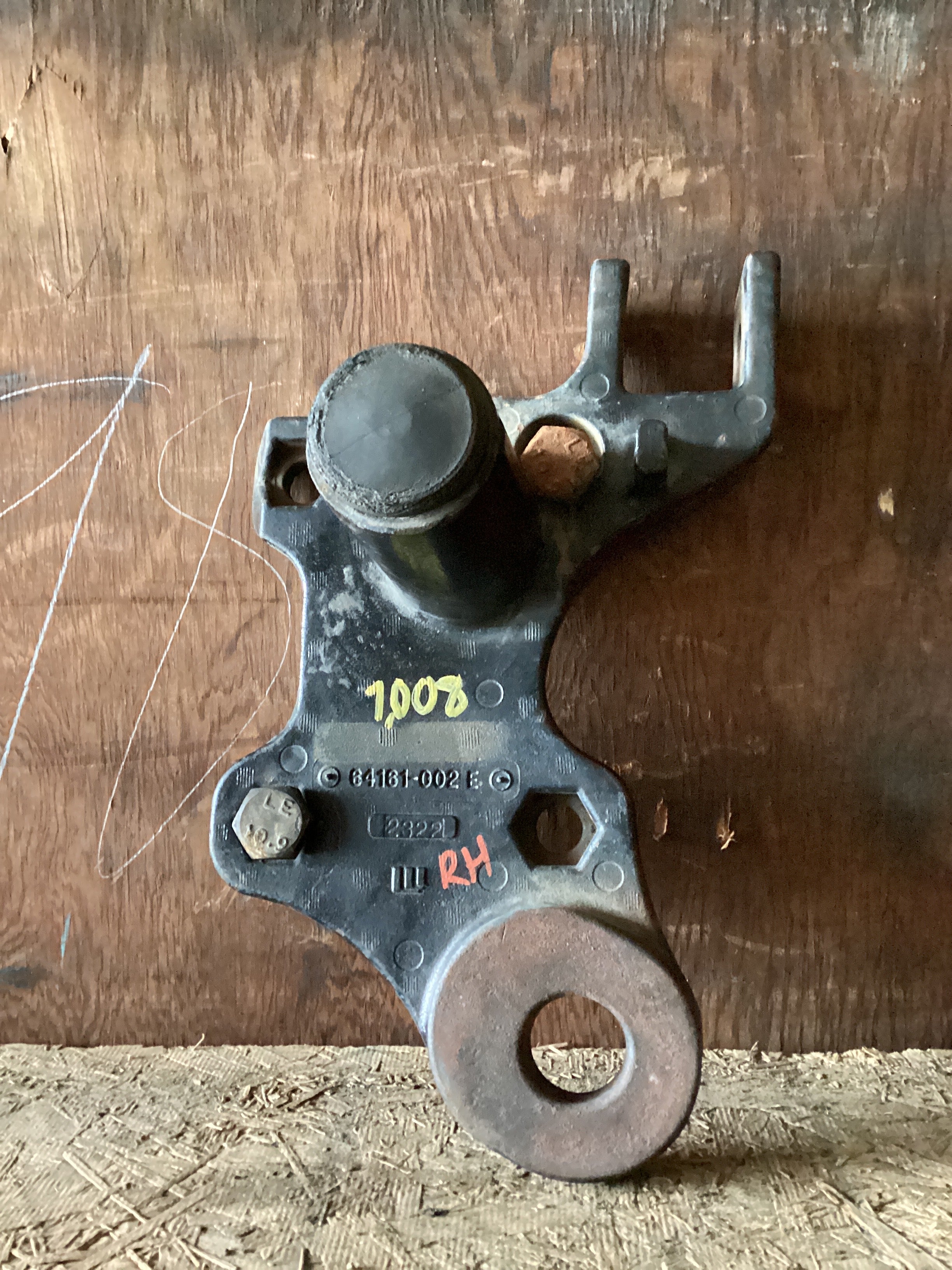 USED | FRONT SUSPENSION AXLE UPPER MOUNT BRACKET RHS VOLVO | SKU1,008