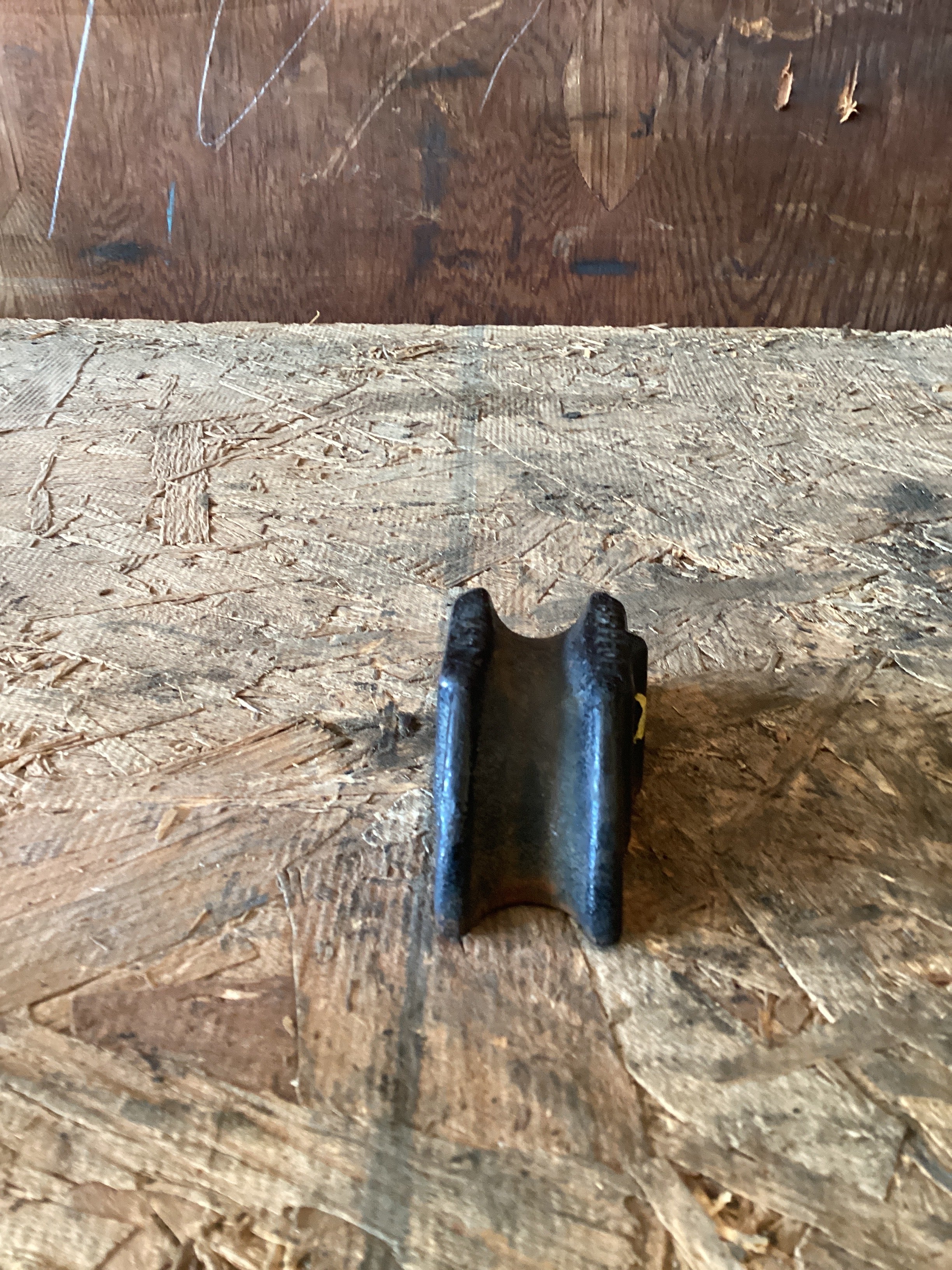 USED | LEAF SPRING U BOLT TOP SEAT BRACKET | SKU1,004