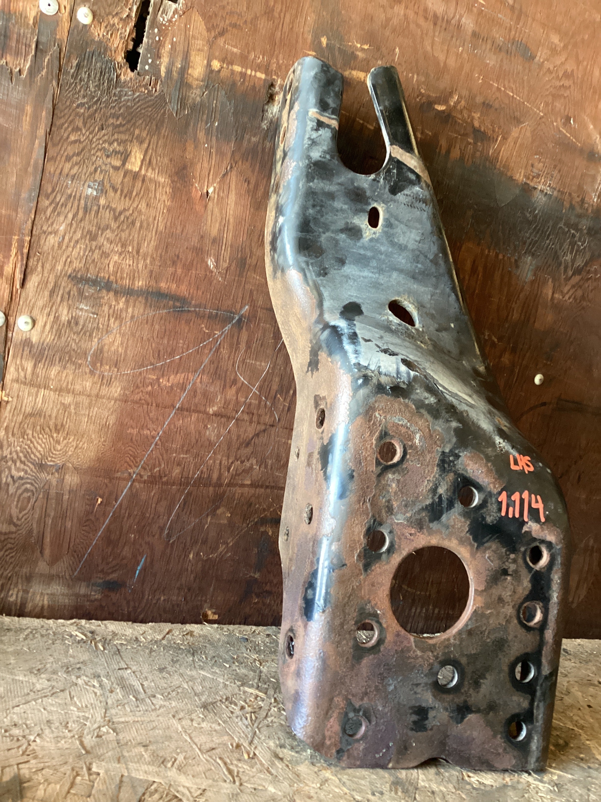 USED | FORWARD FRAME BRACKET LHS CASCADIA | SKU1,114