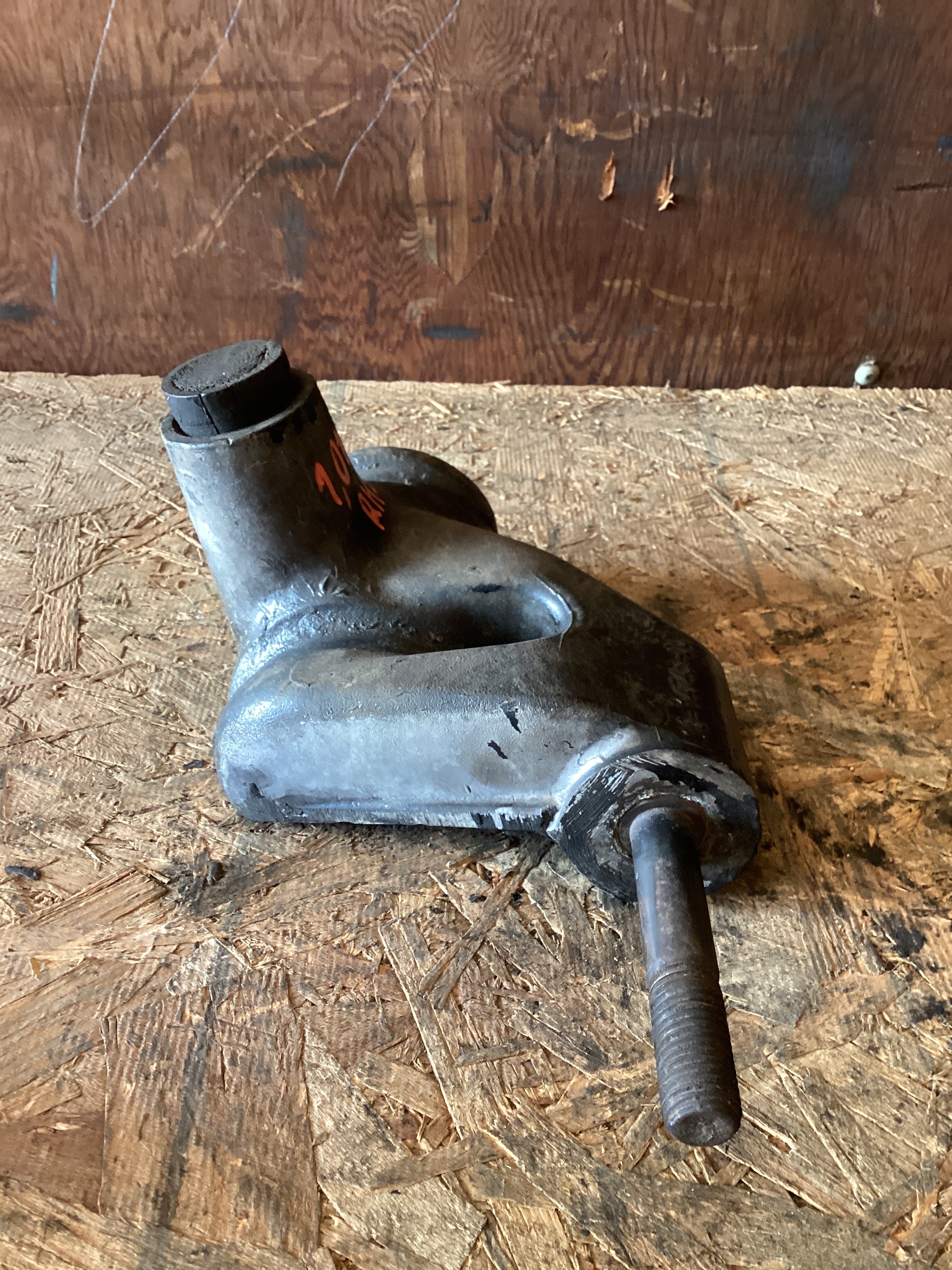 USED | FRONT SUSPENSION LEAF SPRING BUMP STOP WITH LOWER SHOCK MOUNT RHS FREIGHTLINER | SKU1,016