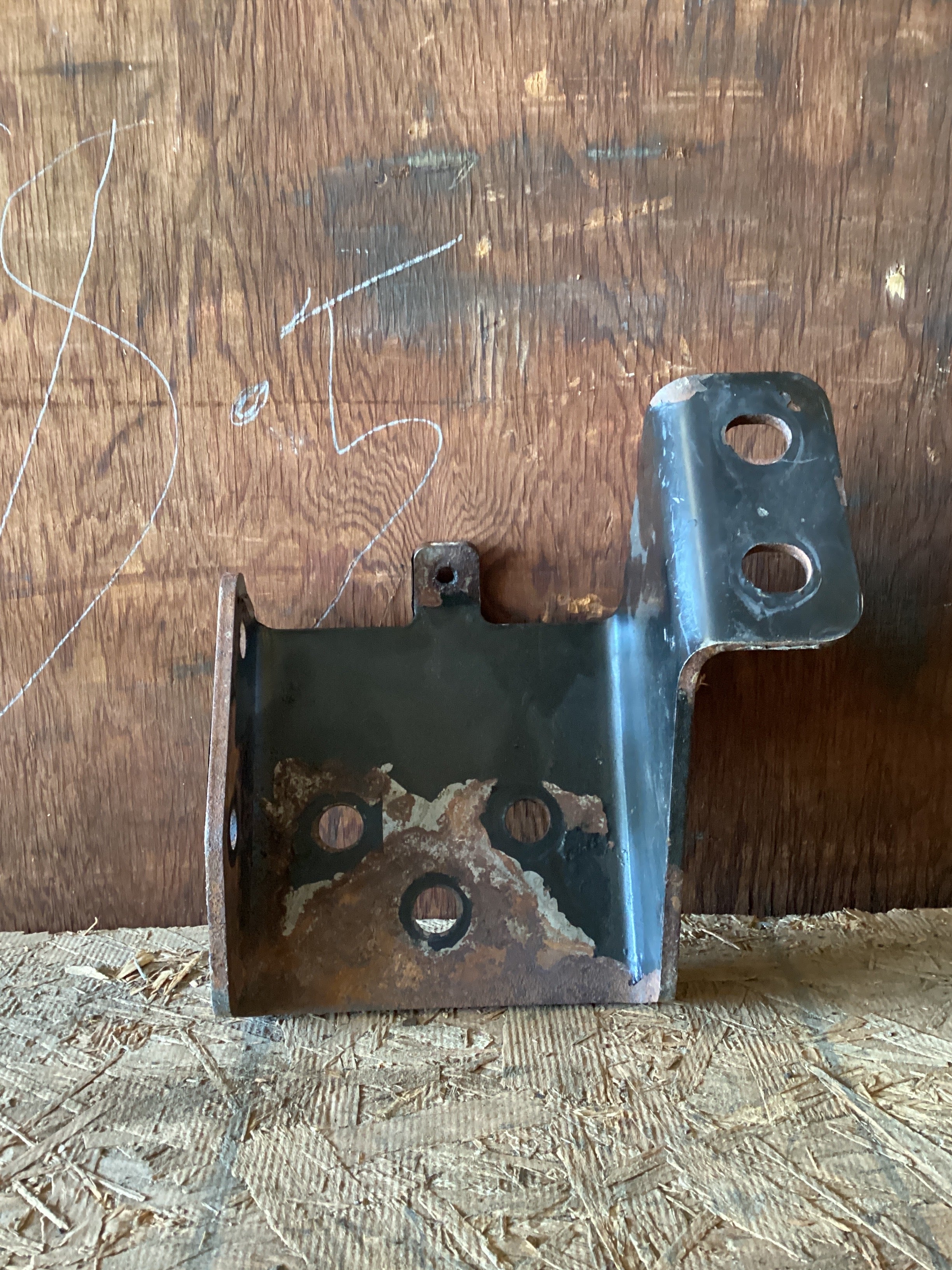 USED | AIR DRYER BRACKET CASCADIA | SKU969