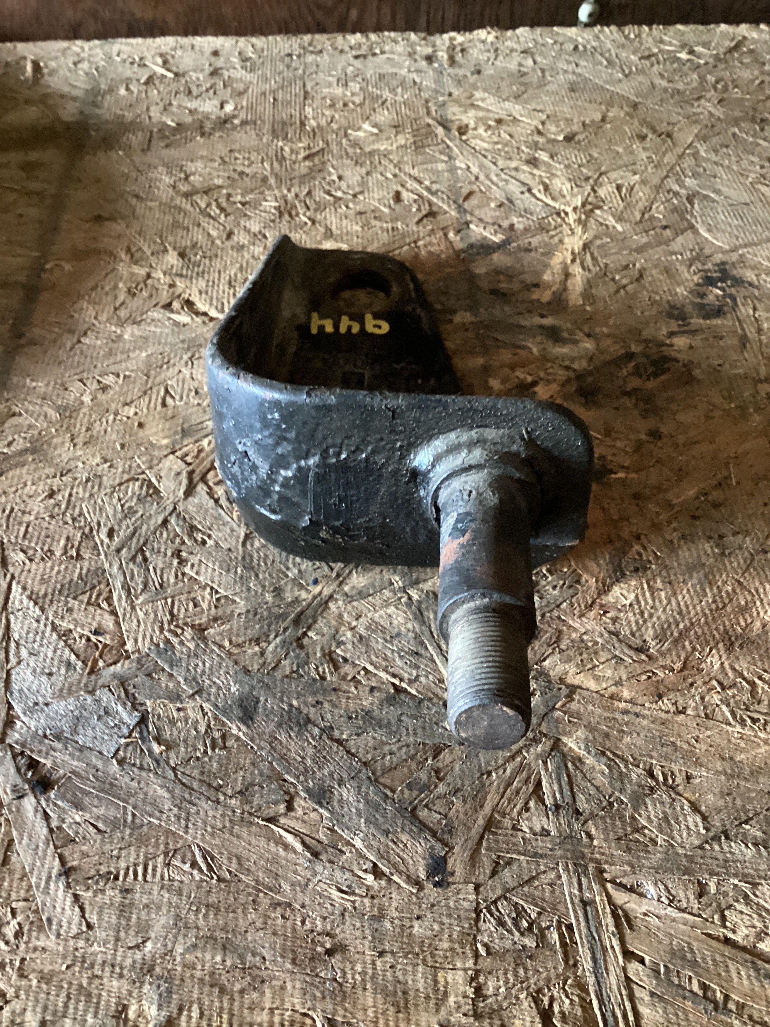 USED | FRONT LOWER SHOCK MOUNTING BRACKET RHS | SKU944