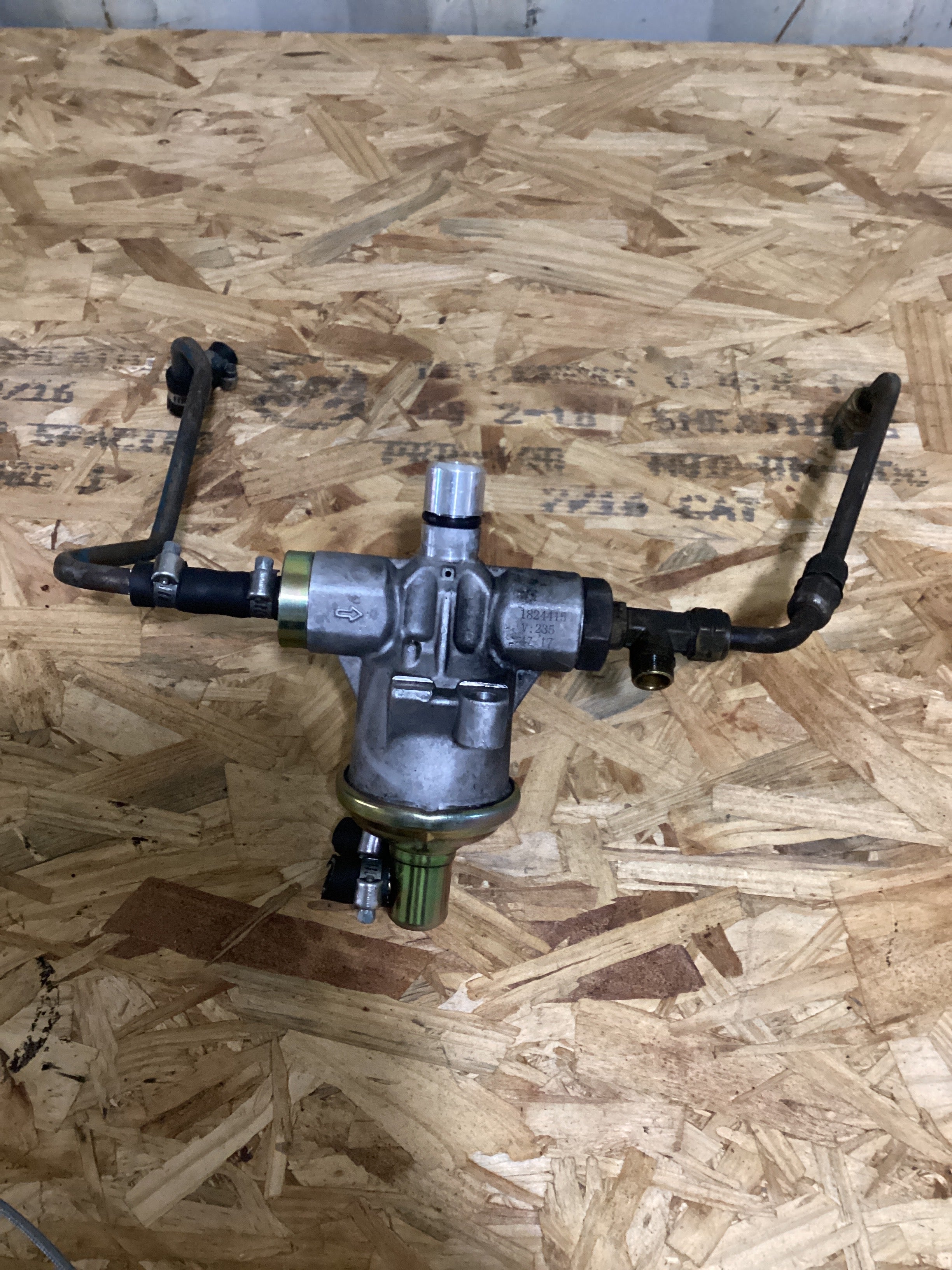 USED | FUEL TRANSFERT LIFT PUMP INTERNATIONAL NAVISTAR | SKU684