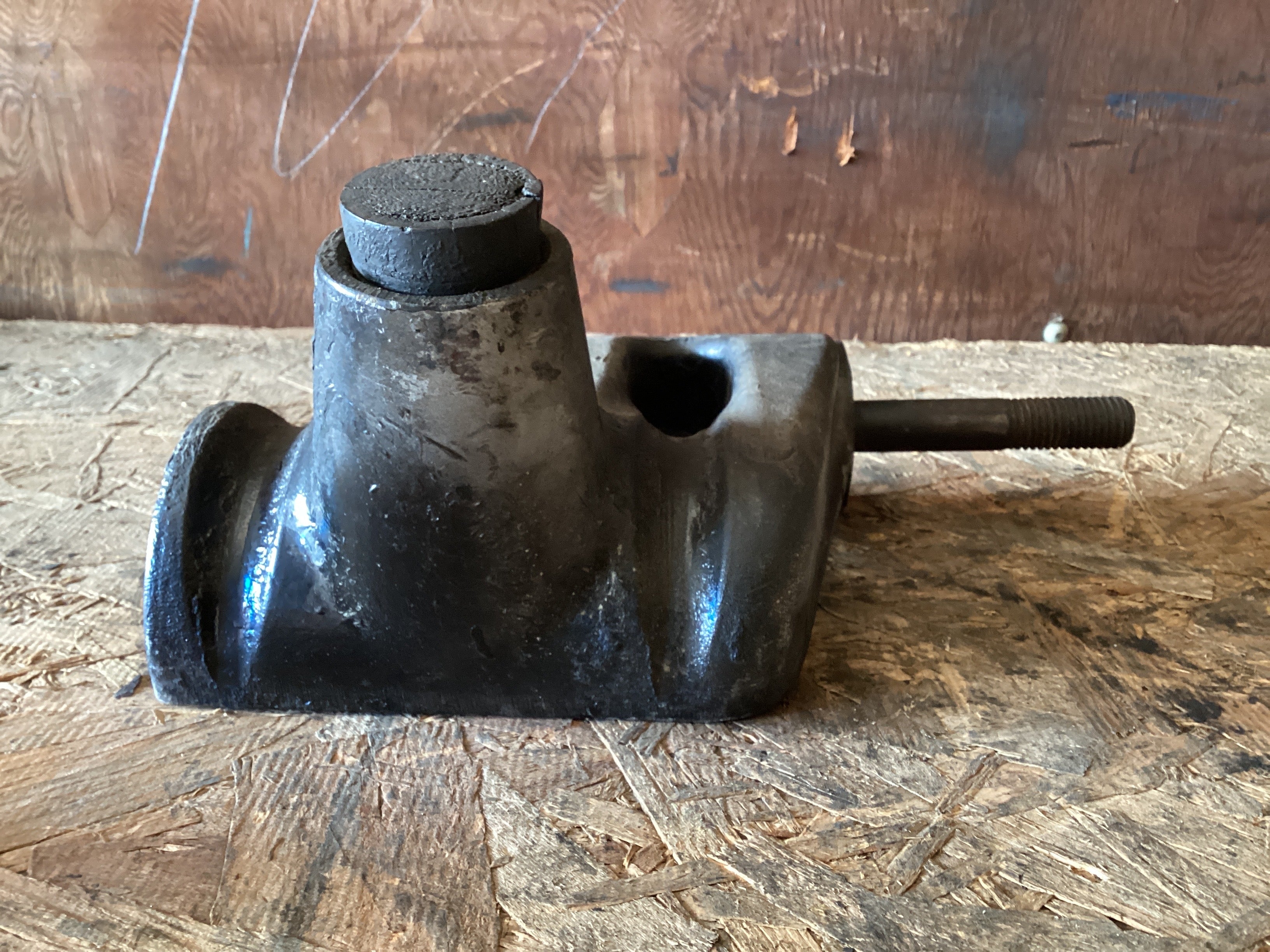 USED | FRONT SUSPENSION LEAF SPRING BUMP STOP WITH LOWER SHOCK MOUNT RHS FREIGHTLINER | SKU1,016