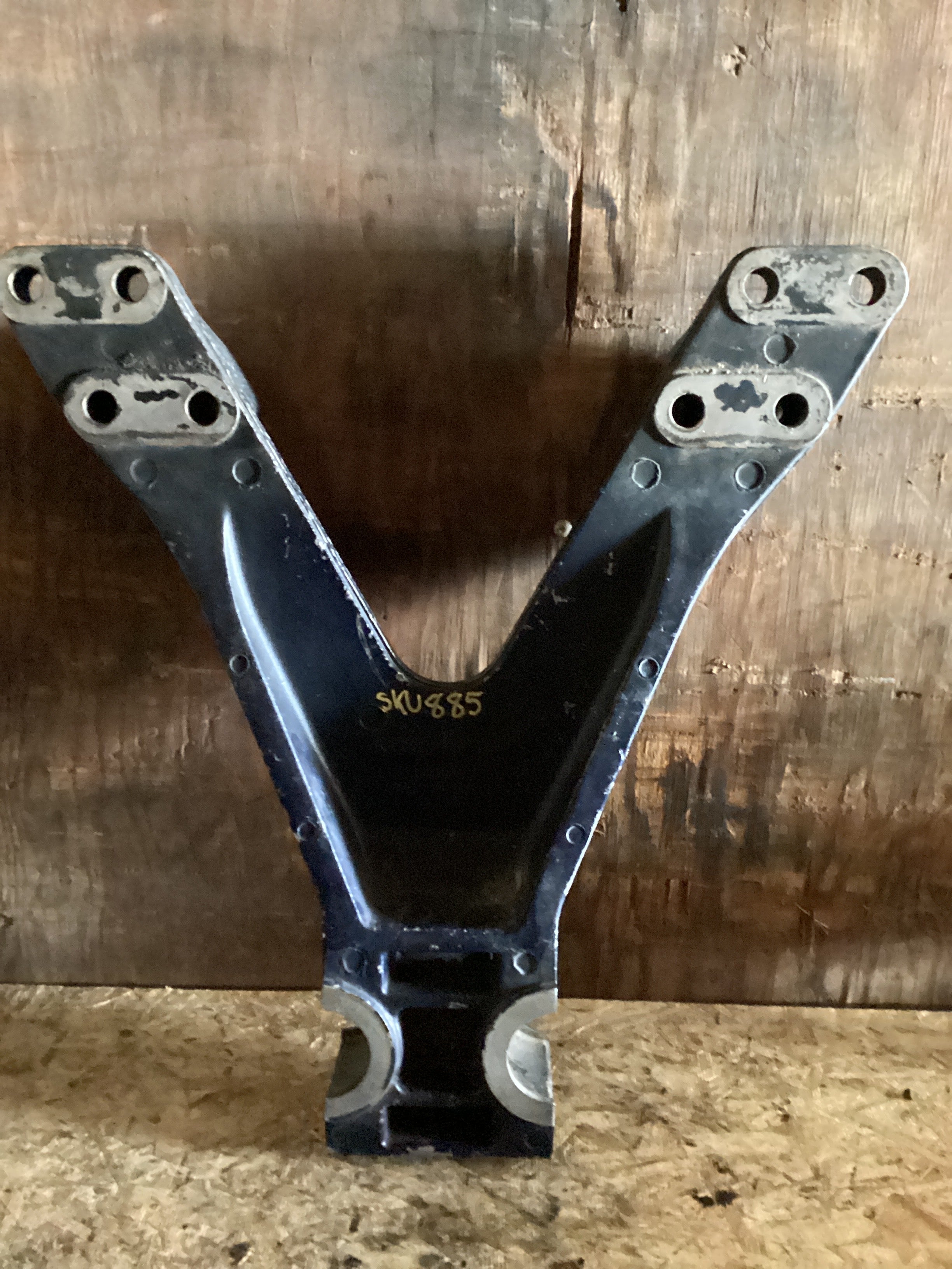 USED | REAR CENTER FRAME BRACKET KENWORTH | SKU885