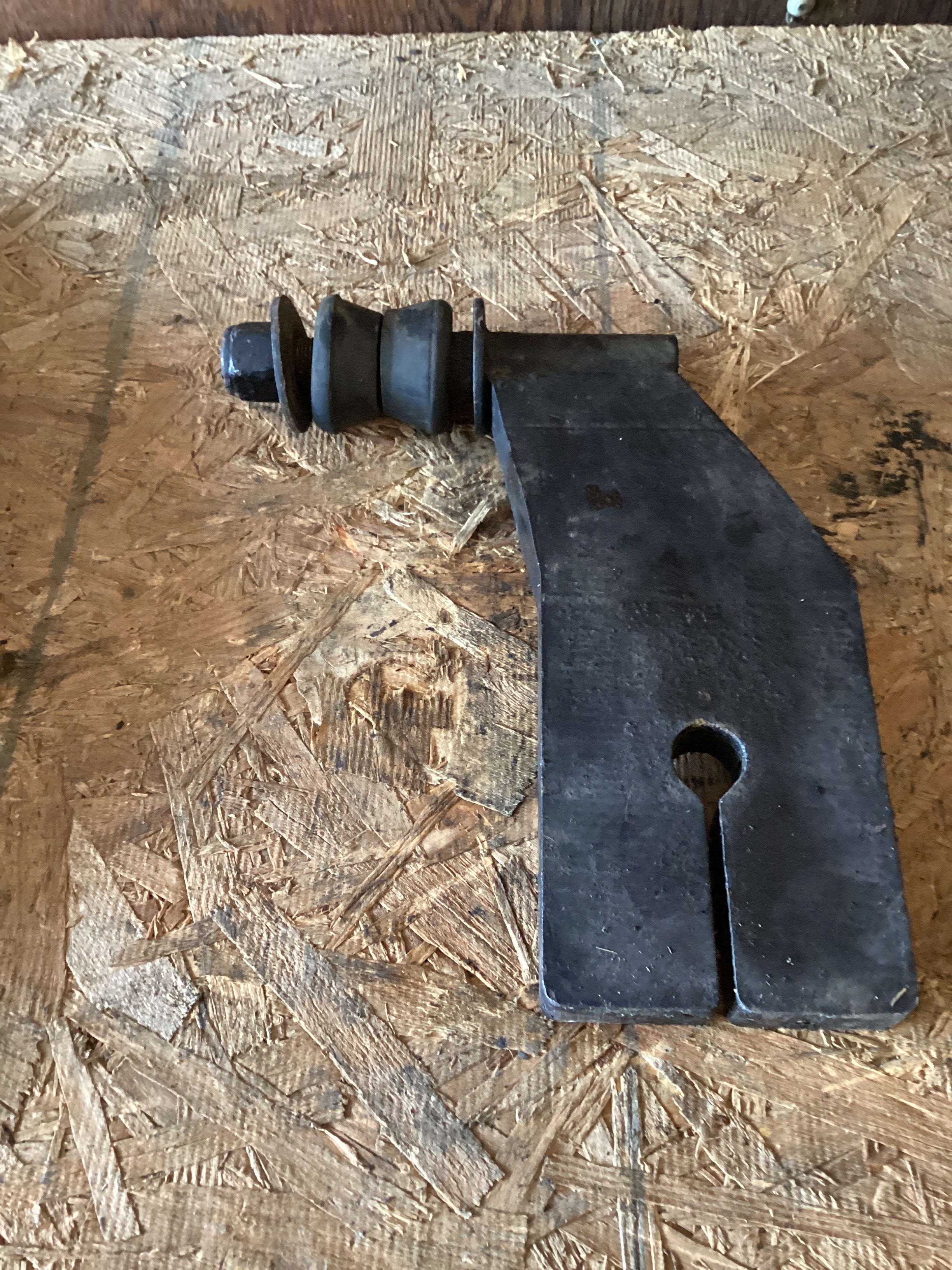USED | FRONT SHOCK BRACKET LHS | SKU922