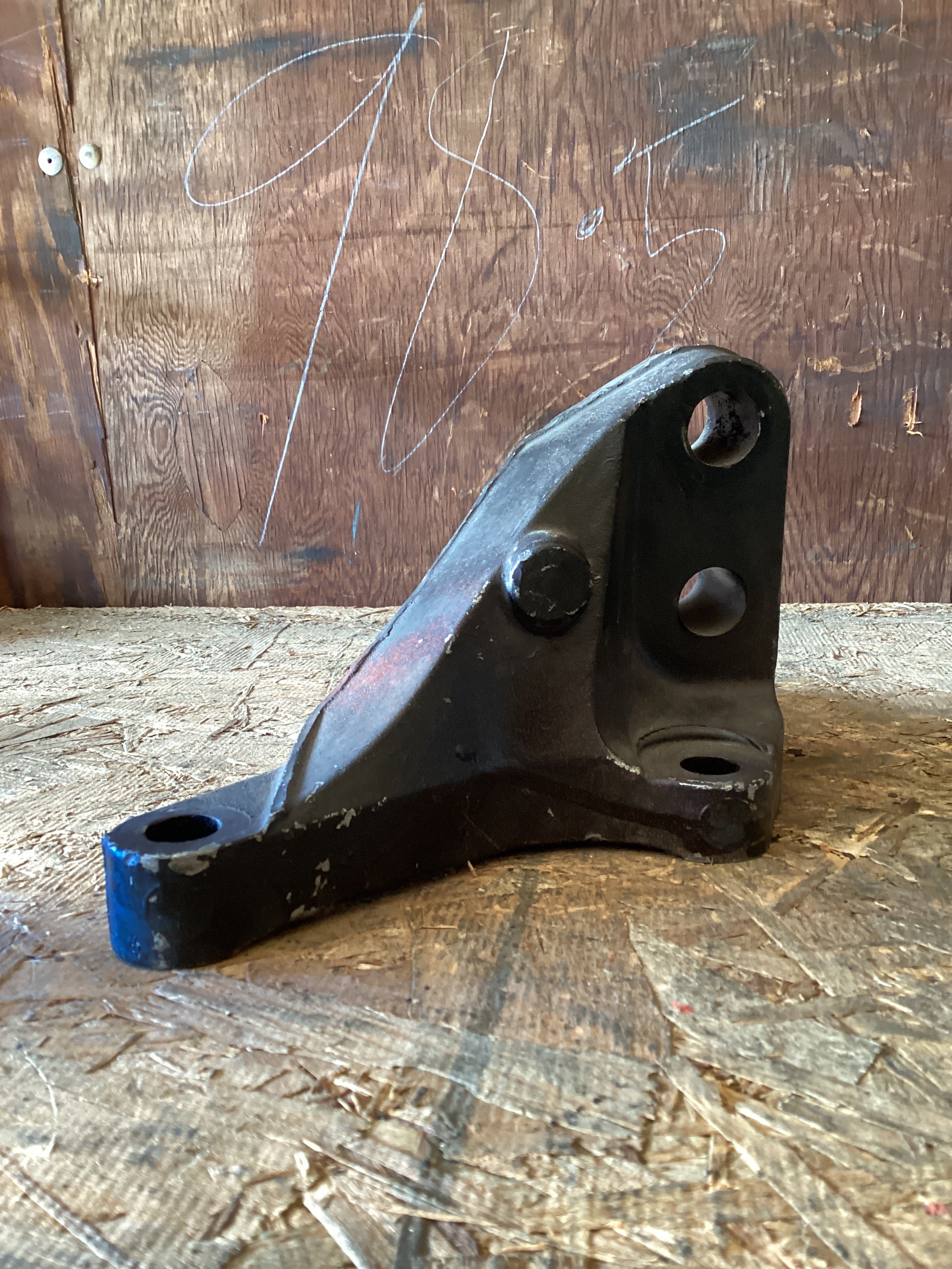 USED | ENGINE MOUNT LHS VOLVO | SKU1,105