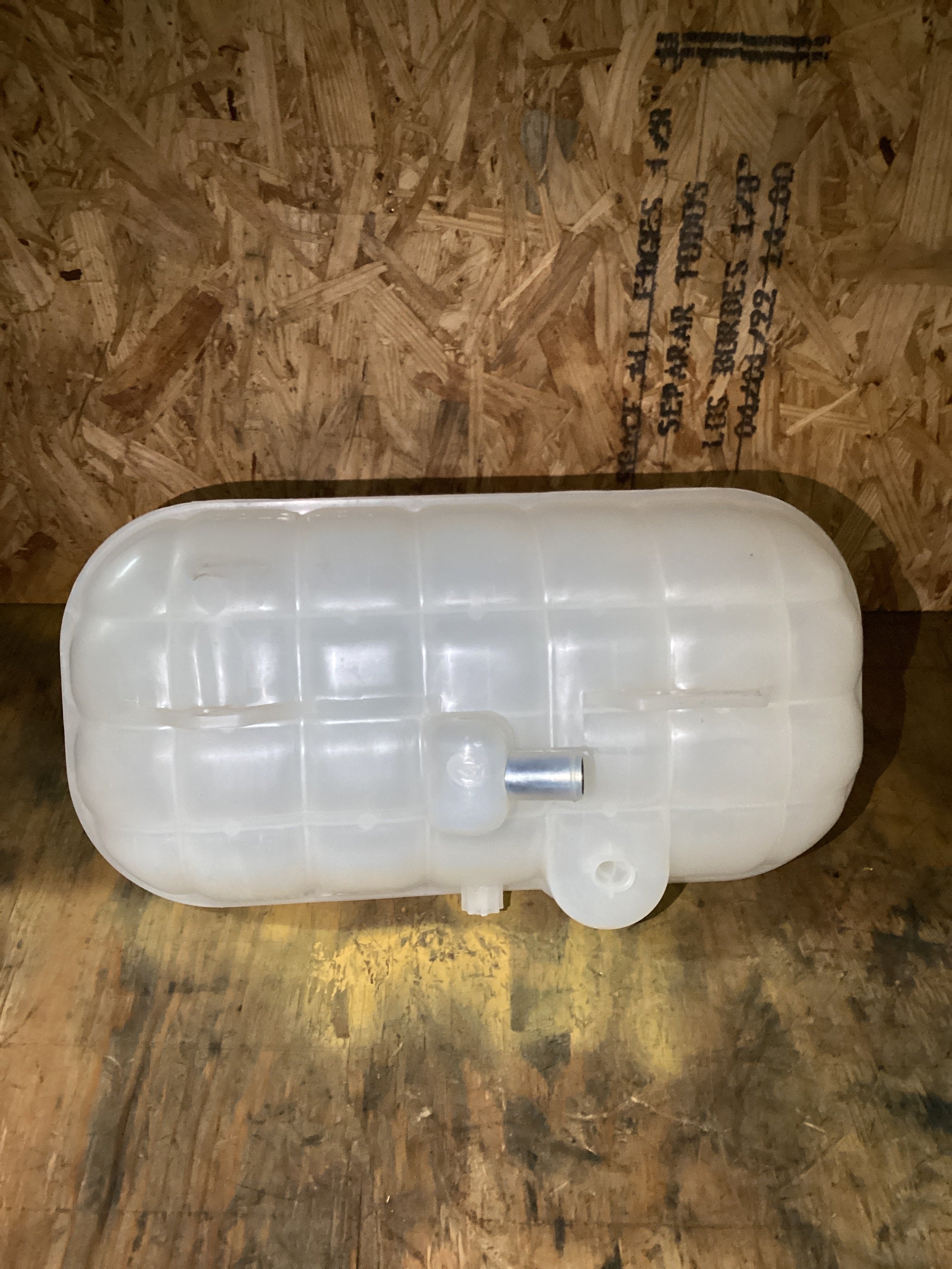 NEW | COOLANT RESERVOIR TANK FREIGHTLINER CENTURY / COLUMBIA | SKU1,395