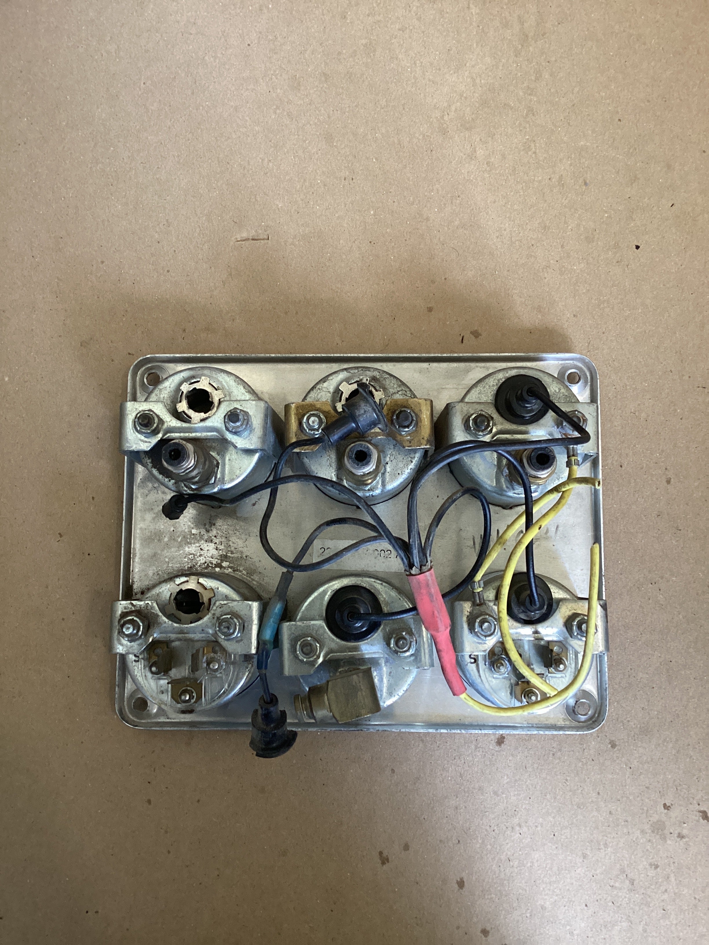 USED | DASHBOARD PANEL AIR PRESSURE PSI A / AIR PRESSURE PRIMARY PSI / AIR PRESSURE SECONDARY PSI / OIL TEMPERATURE/ AIR PRESSURE TURBO PSI AND FUEL LEVEL GAUGE FREIGHTLINER | SKU1,601
